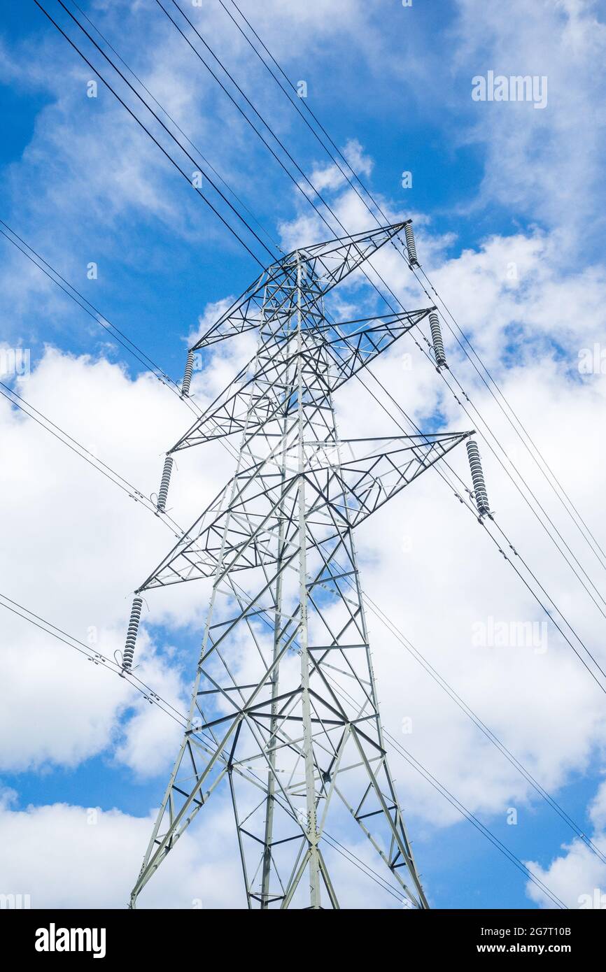 Newburn Royaume-Uni: 24 mai 2021: Terres agricoles inondées au récif de Throckley (Reigh), dans le nord de l'Angleterre. Terrain inondé de pylônes électriques Banque D'Images