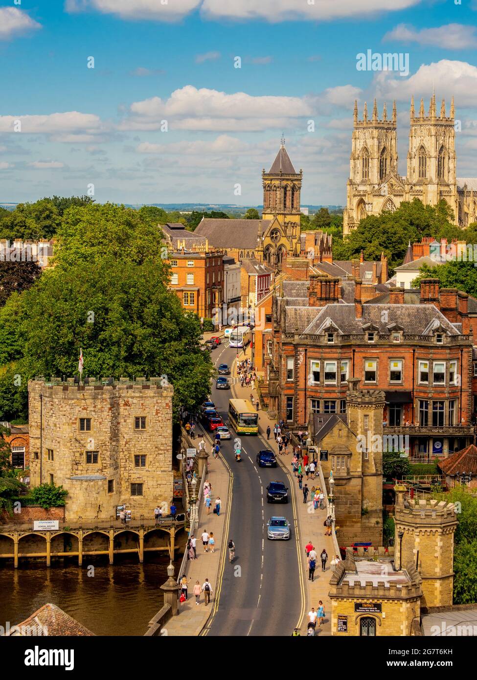Vue aérienne de Museum Street, avec York Minster, York, Royaume-Uni Banque D'Images