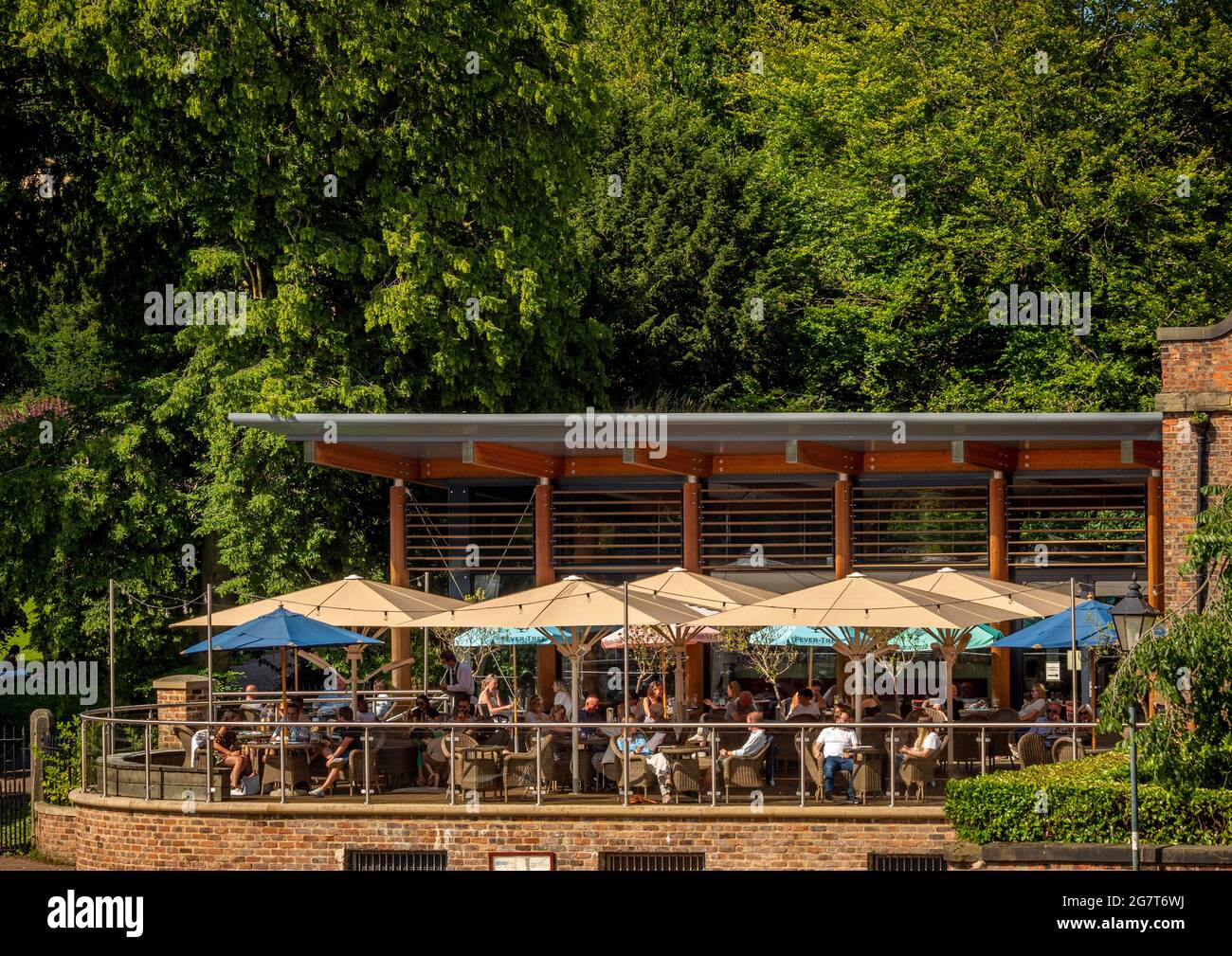 Le restaurant en plein air Star Inn The City Terrace, York, Royaume-Uni Banque D'Images