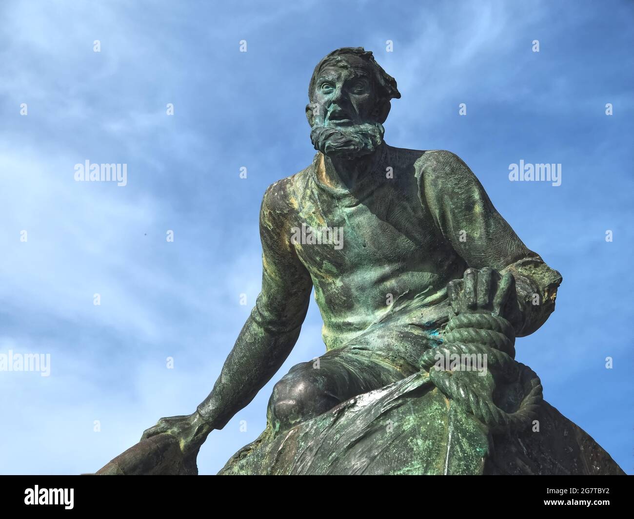 Statue en bronze d'un marin avec une bouée de sauvetage Banque D'Images