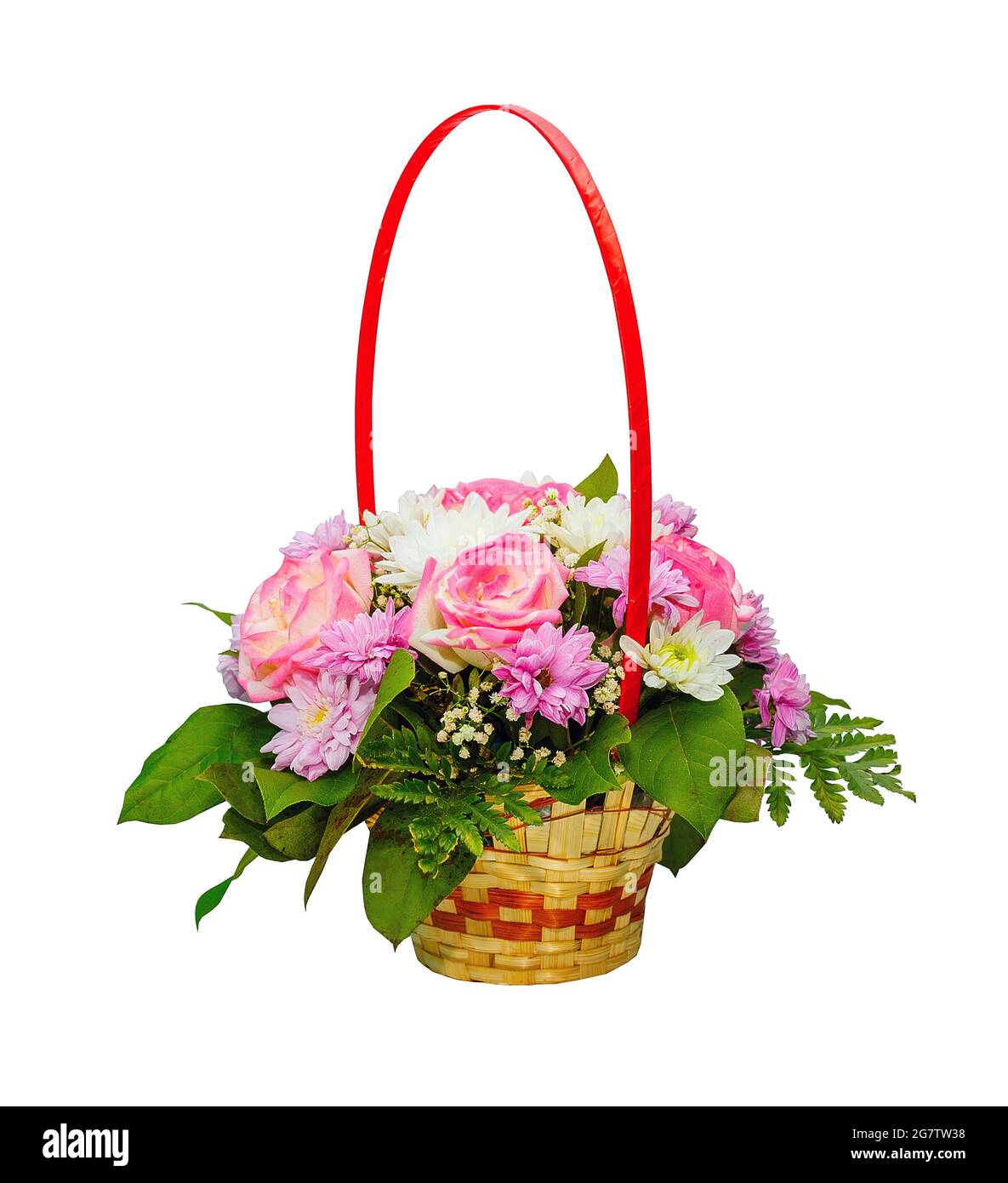 Panier avec fleurs isolées sur le blanc Banque D'Images