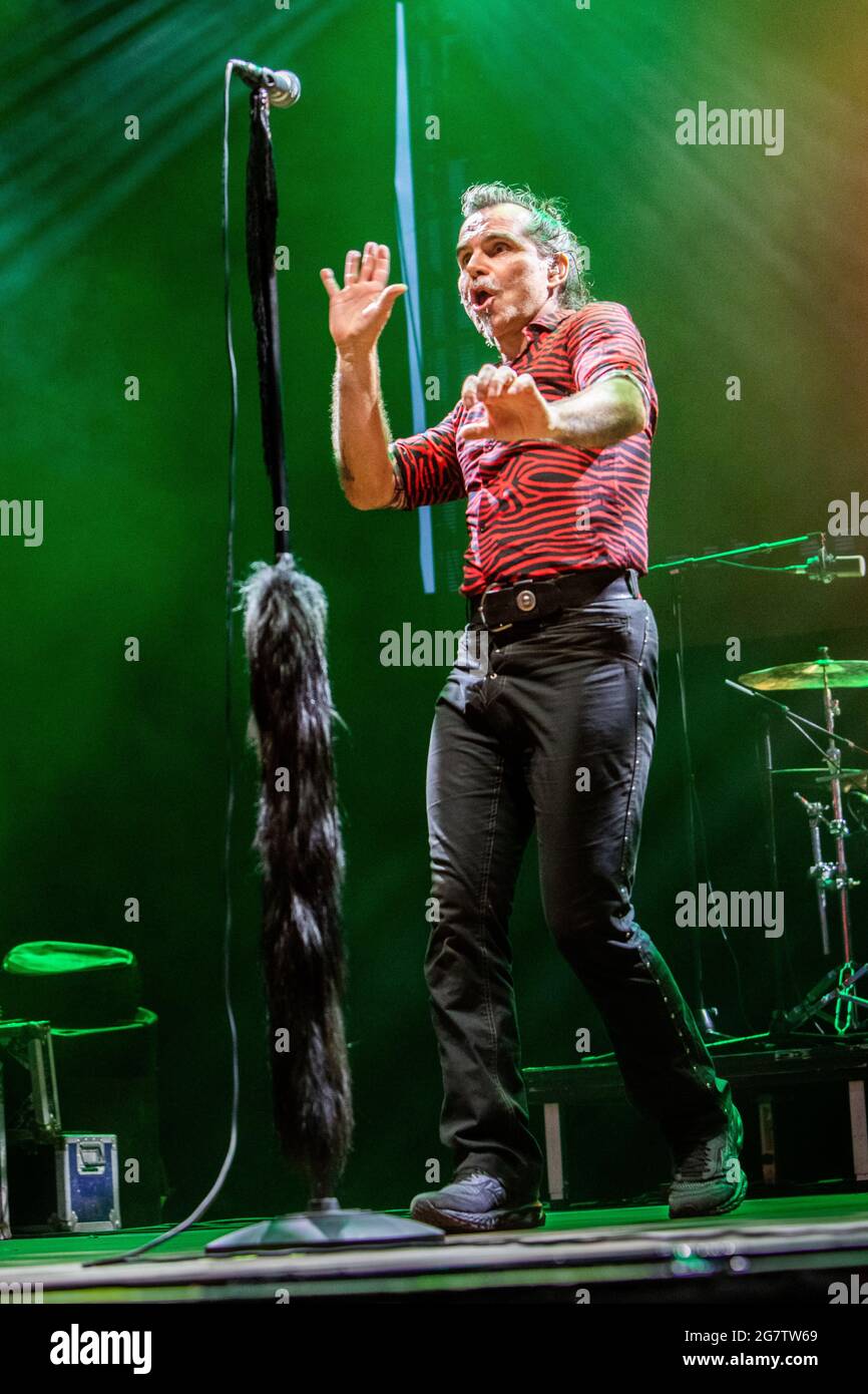 Milan Italie. 15 juillet 2021. Le chanteur-compositeur italien PIERO PELÙ se produit en direct sur scène à Carroponte lors du 'Gigante Live Tour 2021'. Banque D'Images