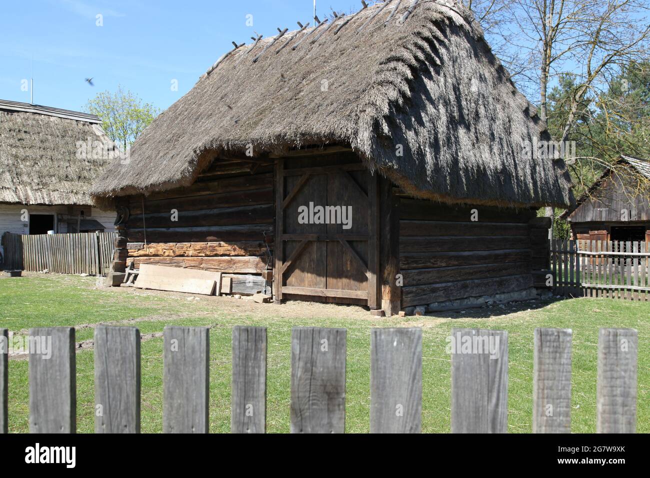 Ancienne grange de campagne, musée en plein air à Tokarnia, Tokarnia, swietokrzyskie, Pologne, architecture rurale, ancienne architecture, Banque D'Images