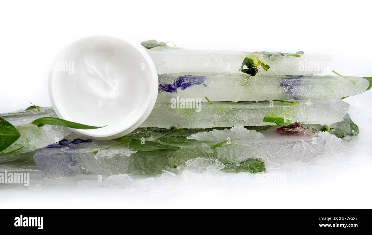 crème fraîche à base de plantes, soins de la peau appropriés. Banque D'Images