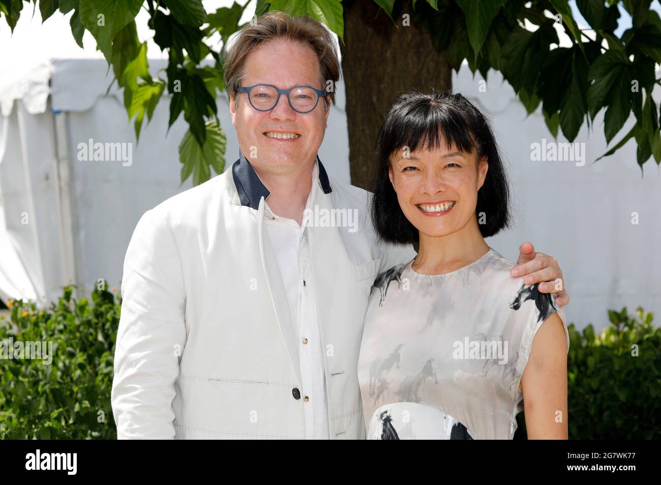 Cannes, France. 16 juillet 2021. Jan Vogler et Mira Wang assistent au photocall « nouveaux mondes : le berceau de la civilisation » lors du 74e Festival annuel de Cannes le 16 juillet 2021 à Cannes, France. Credit: Geisler-Fotopress GmbH/Alay Live News Banque D'Images