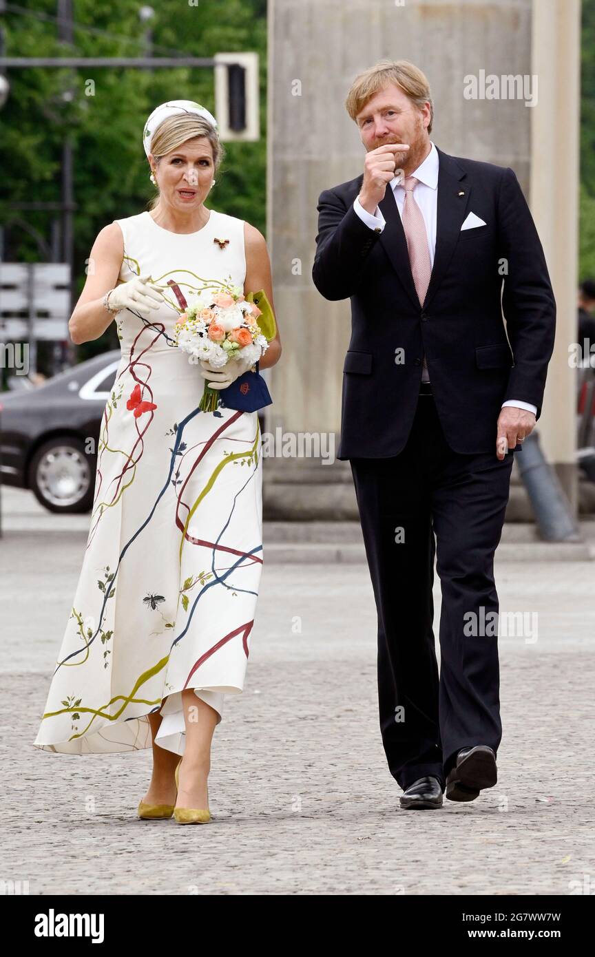 La reine Maxima et le roi Willem-Alexander des pays-Bas visitent le Brandenburger Tor le 5 juillet 2021 à Berlin, en Allemagne. Banque D'Images