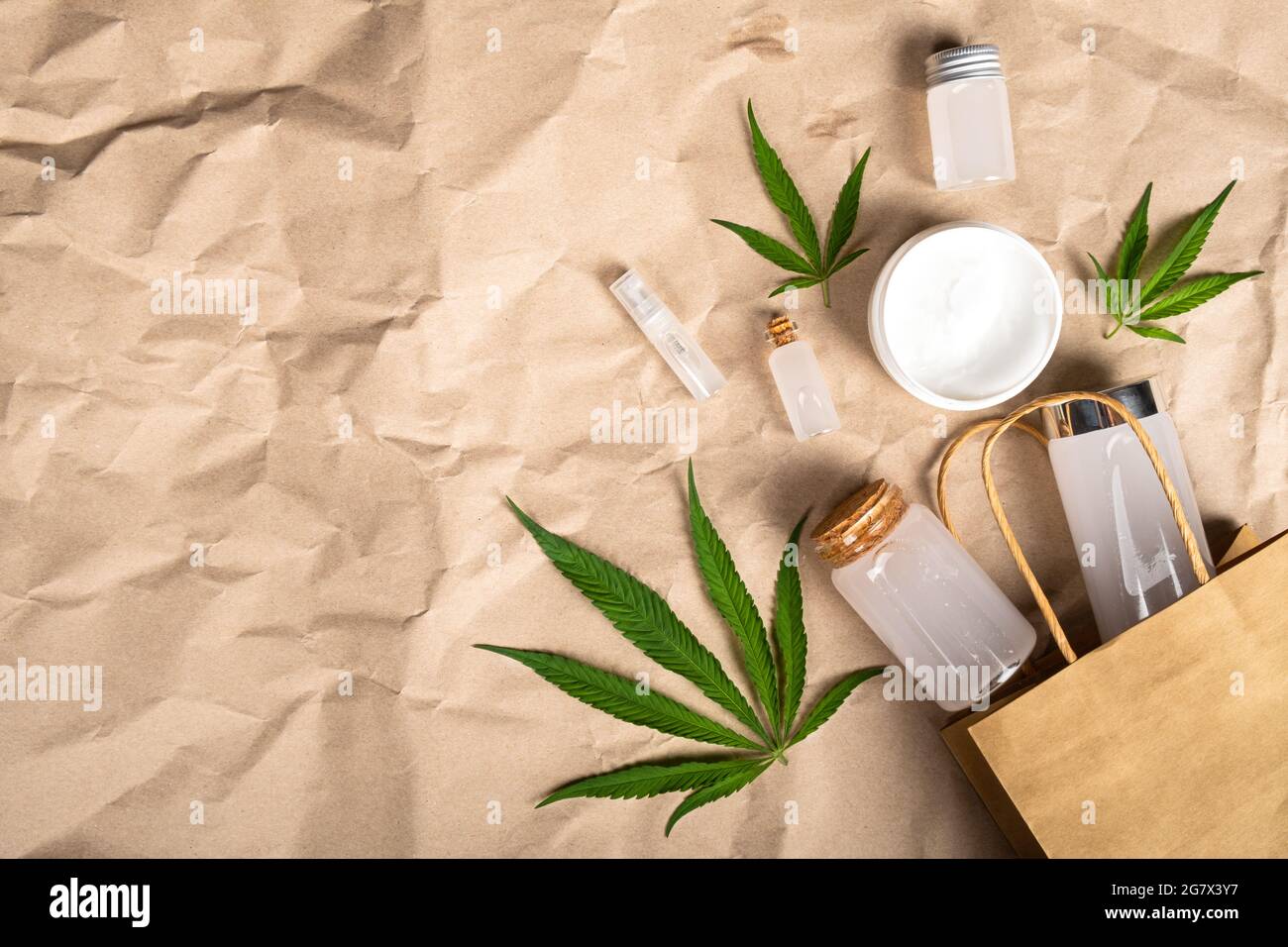 produit de cannabis pour la santé, ensemble cosmétique avec soins de la peau. Banque D'Images
