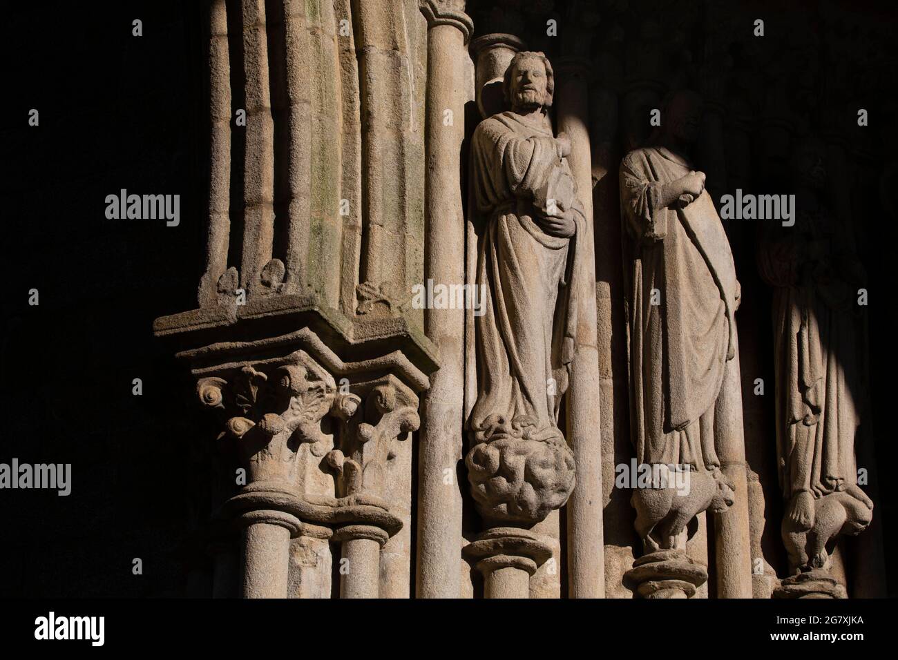 Detale del conjunto escultórico gótico de la portada principal de la Catedral de Tui. ESTA portada está attenteda el primer conjunto escultórico gó Banque D'Images