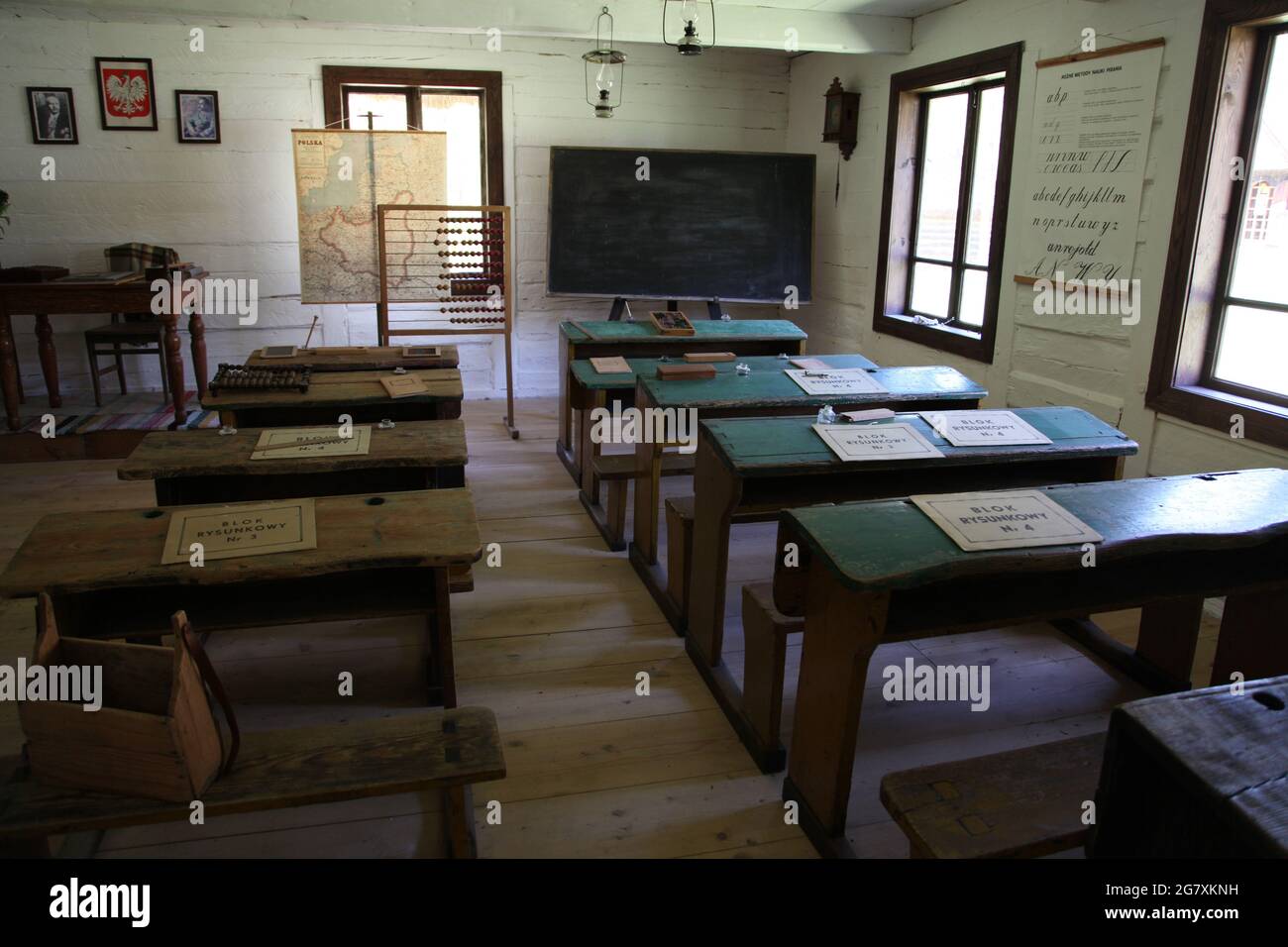 École de classe dans chalet, musée en plein air à Tokarnia, swietokrzyskie, Pologne, architecture rurale, Banque D'Images