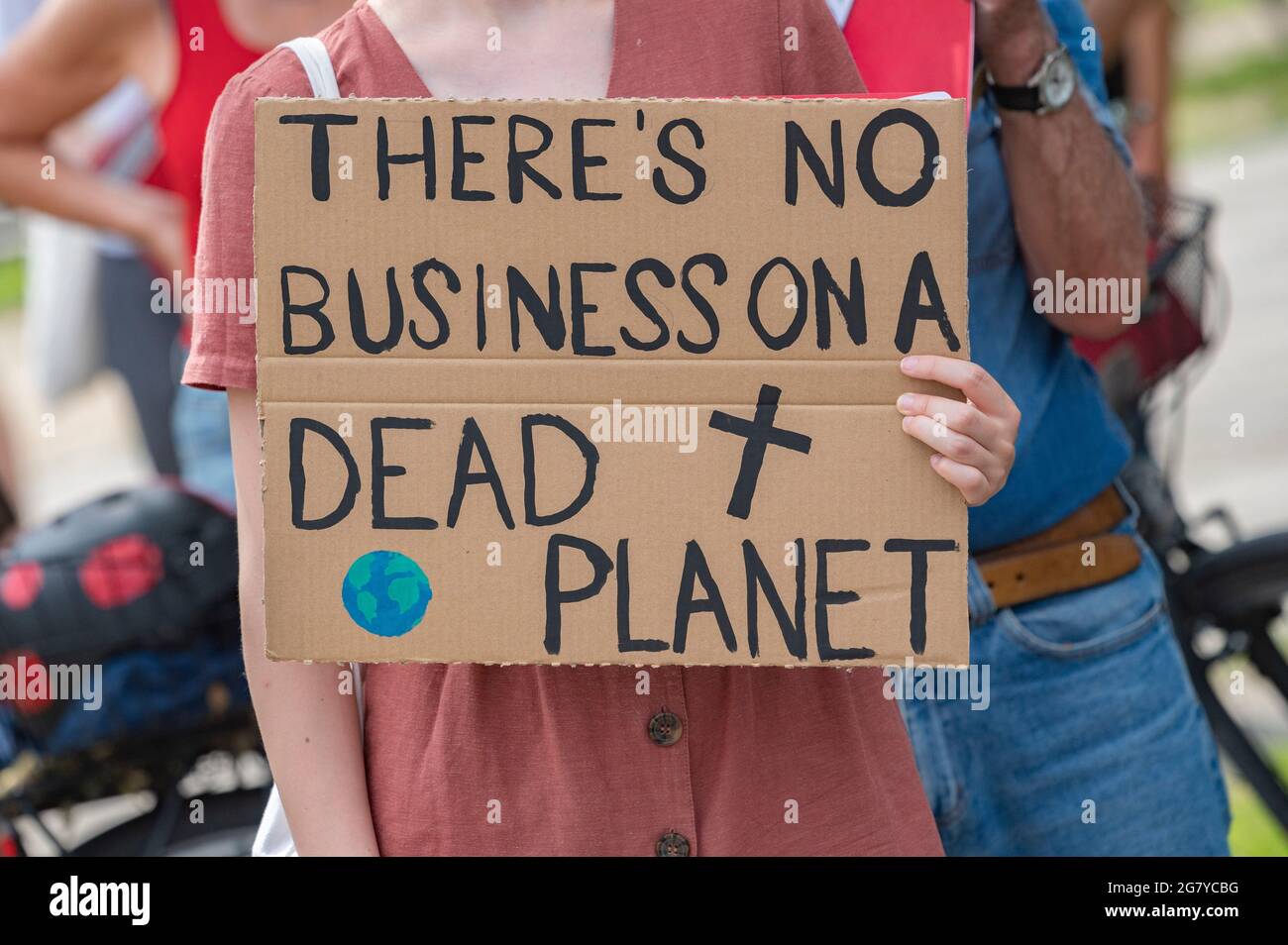 Berlin, Allemagne. 16 juillet 2021. Les activistes du climat manifestent à Berlin, le 16 juillet 2021. Manifestation de démonstrateur pour une meilleure stratégie climatique. Crédit : Tim Eckert/Alay Live News Banque D'Images