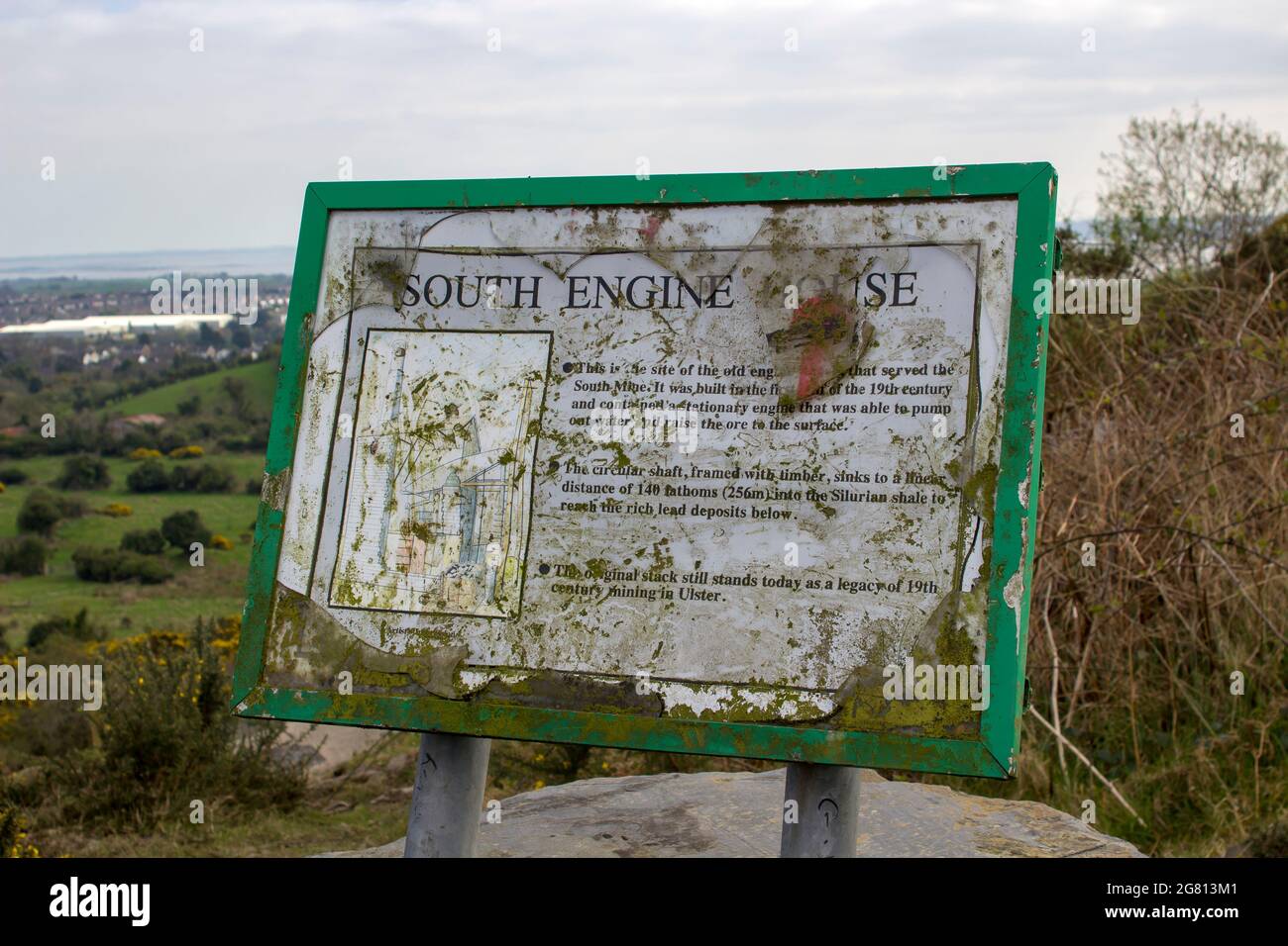 7 avril 2017 un ancien panneau d'éperon utilisé autrefois comme source d'information vistor dans les mines de plomb abandonnées de Conlig, sur la péninsule d'Ards, dans l'Irel du Nord Banque D'Images