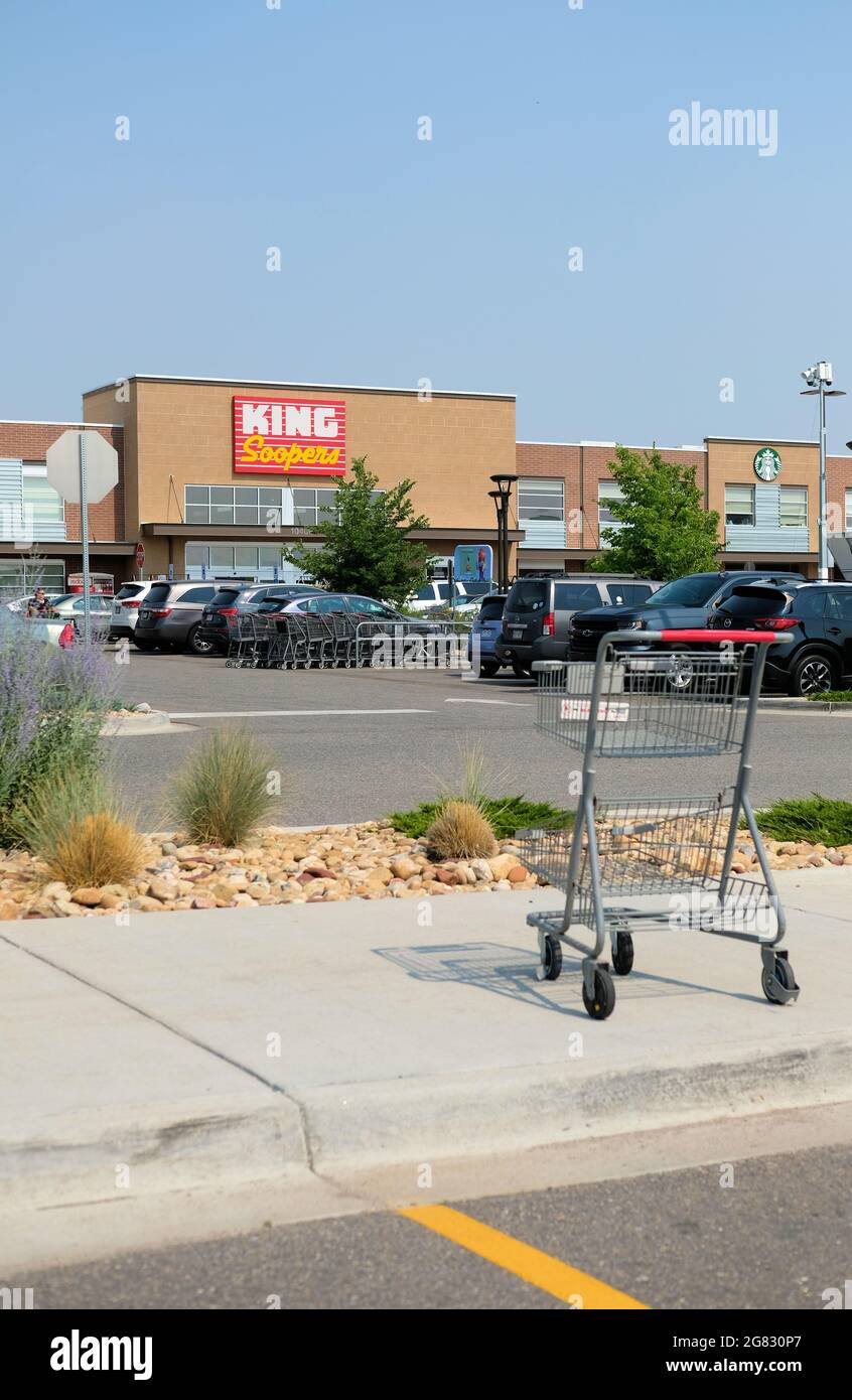 Vue extérieure d'un magasin d'alimentation King Soopers, une marque de supermarché de Kroger aux États-Unis Rocky Mountains, dont le siège social est à Denver, Colorado. Banque D'Images