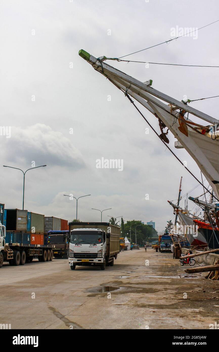 Activités sur le chantier naval de sunda kelapa Banque D'Images