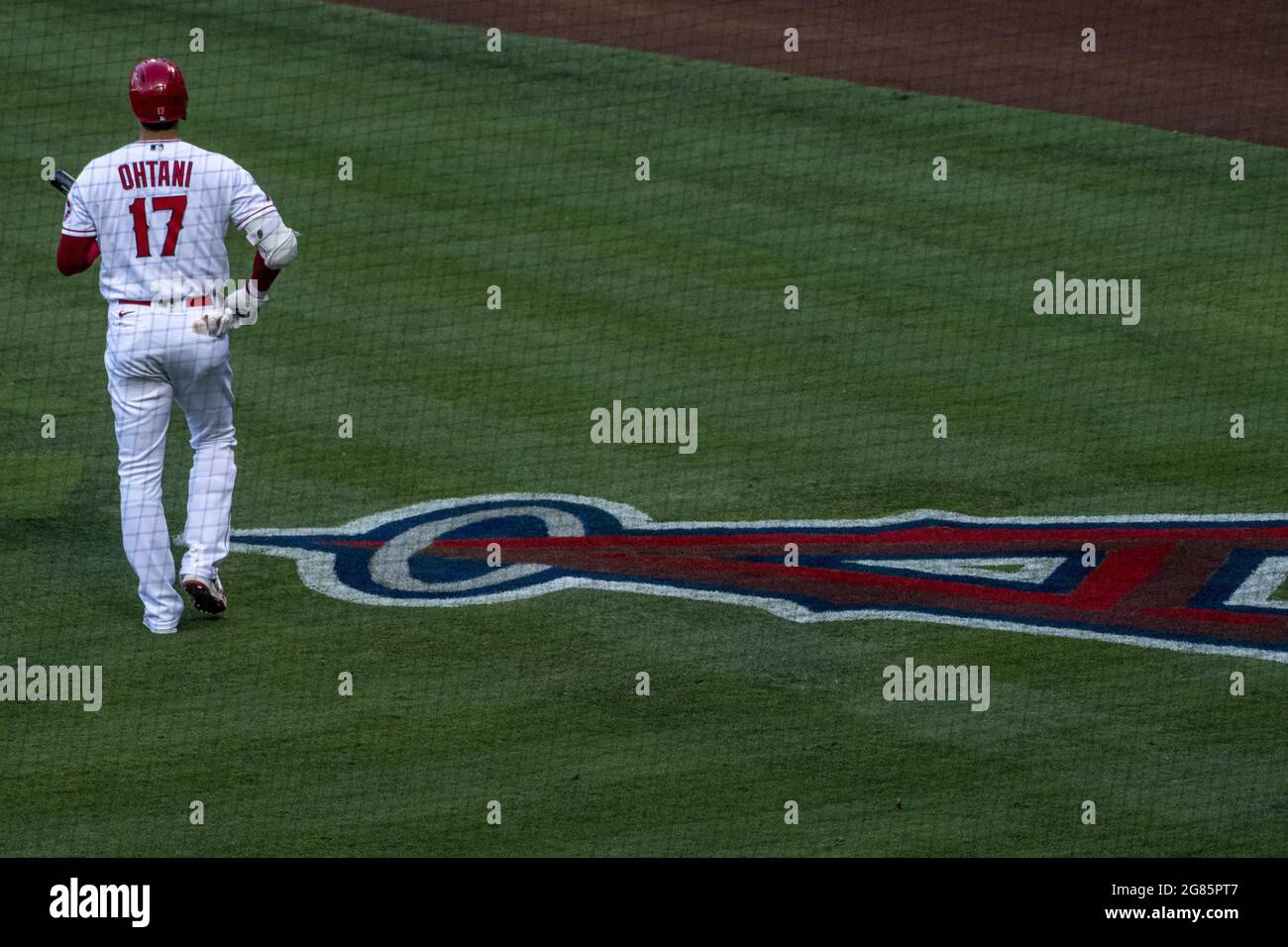 Anaheim, États-Unis. 17 juillet 2021. Shohei Ohtani marche à sa batte dans le match contre les Seattle Mariners à Angel Stadium à Anaheim, le vendredi 16 juillet 2021. Photo de Michael Goulding/UPI crédit: UPI/Alay Live News Banque D'Images
