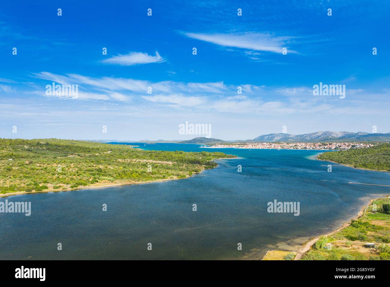 Vue panoramique sur la ville Adriatique de Pirovac en Dalmatie, Croatie Banque D'Images