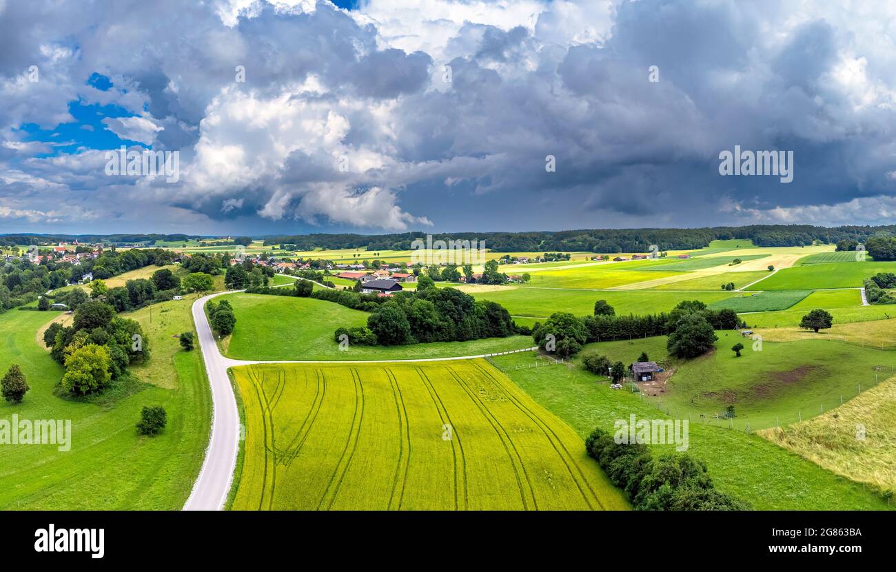 Champs verts et prairies près d'Andechs, Pfaffenwinkel, vue aérienne, haute-Bavière, Bavière, Allemagne, Europe Banque D'Images