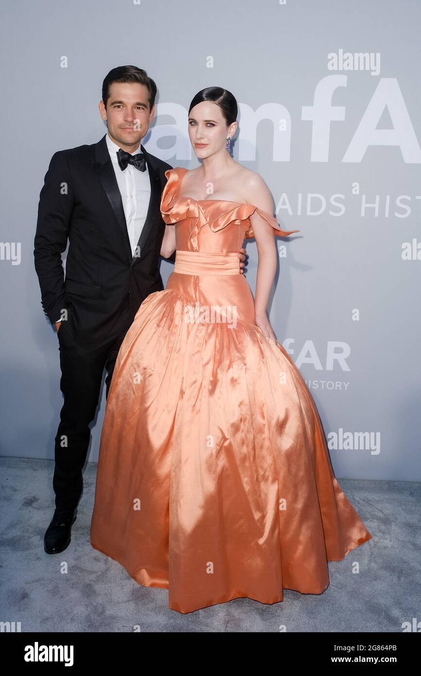 Villa Eilenroc, Cap d'Antibes, France. 16 juillet 2021. Jason Ralph et Rachel Brosnahan participent au gala amfAR de Cannes. Photo par crédit : Julie Edwards/Alamy Live News Banque D'Images