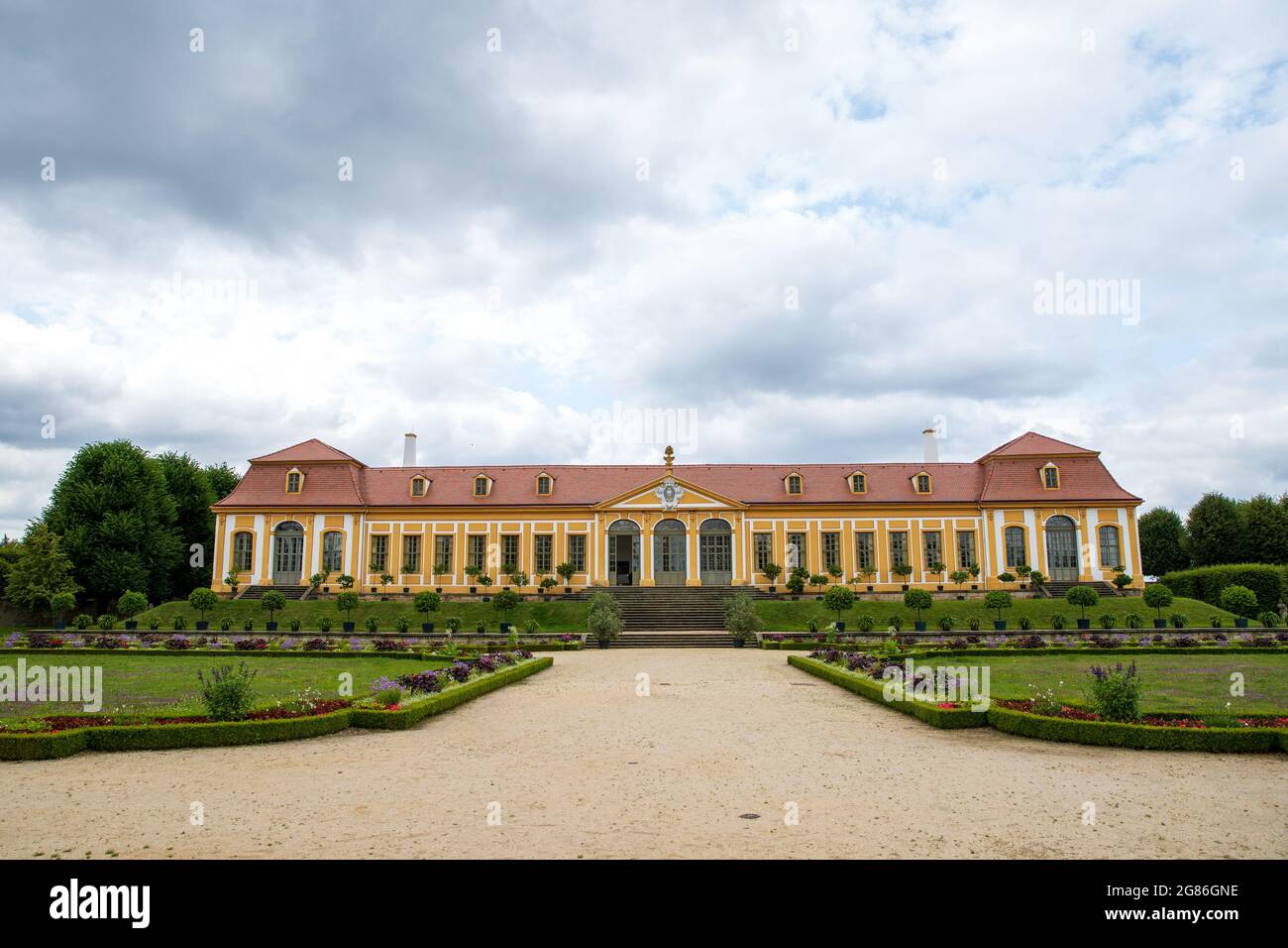 08 juillet 2021, Saxe, Heidenau: L'Orangerie dans le jardin baroque de Großsedlitz. Le jardin de 18 hectares est un exemple remarquable de l'art horticole français dans l'État libre de Saxe. Photo: Daniel Schäfer/dpa-Zentralbild/ZB Banque D'Images