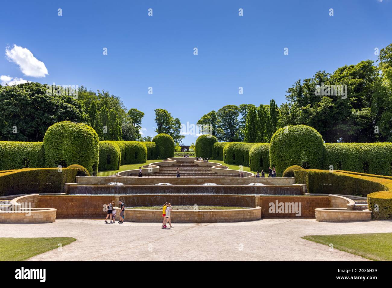 La Grand Cascade, le jardin d'Alnwick, le château d'Alnwick, Alnwick, Northumberland, Nord-est de l'Angleterre Banque D'Images