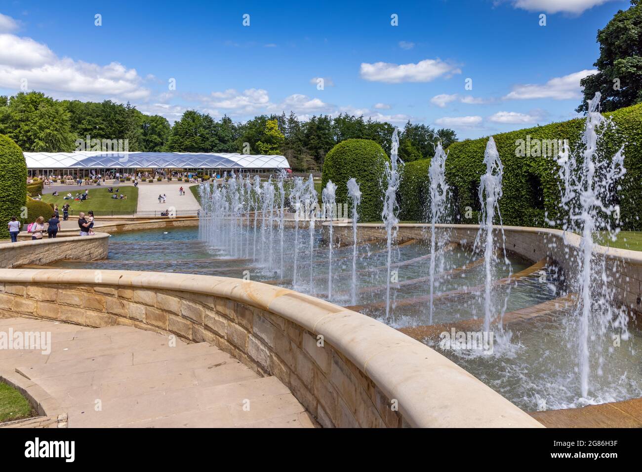 La Grand Cascade, le jardin d'Alnwick, le château d'Alnwick, Alnwick, Northumberland, Nord-est de l'Angleterre Banque D'Images