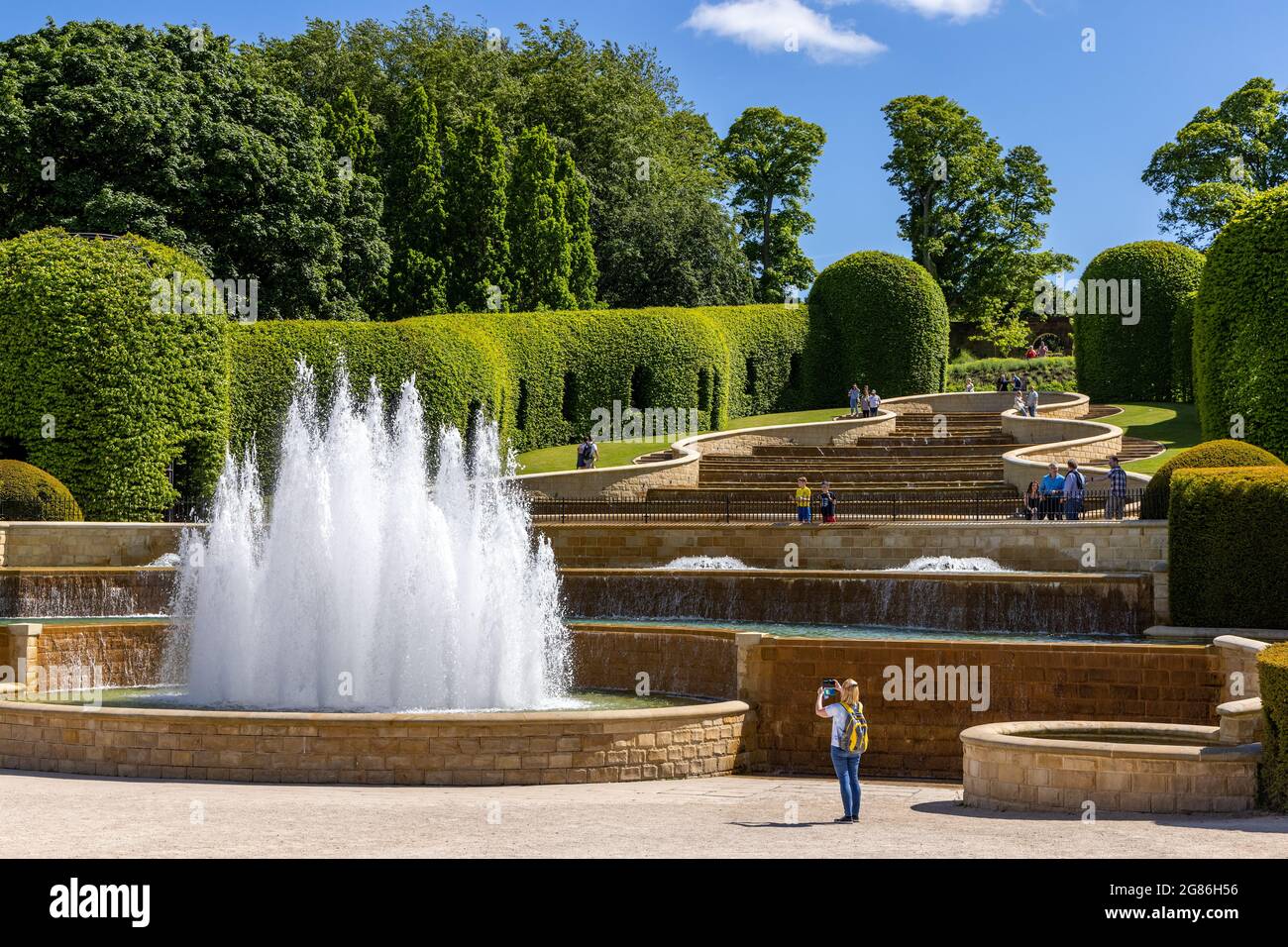 La Grand Cascade, le jardin d'Alnwick, le château d'Alnwick, Alnwick, Northumberland, Nord-est de l'Angleterre Banque D'Images