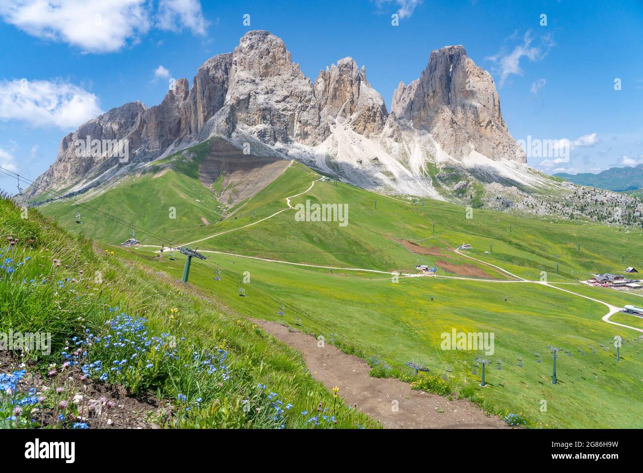 Célèbre sommet de la montagne Sassolungo dans les Dolomites de Val Gardena, au-dessus de Selva Wolkenstein Banque D'Images