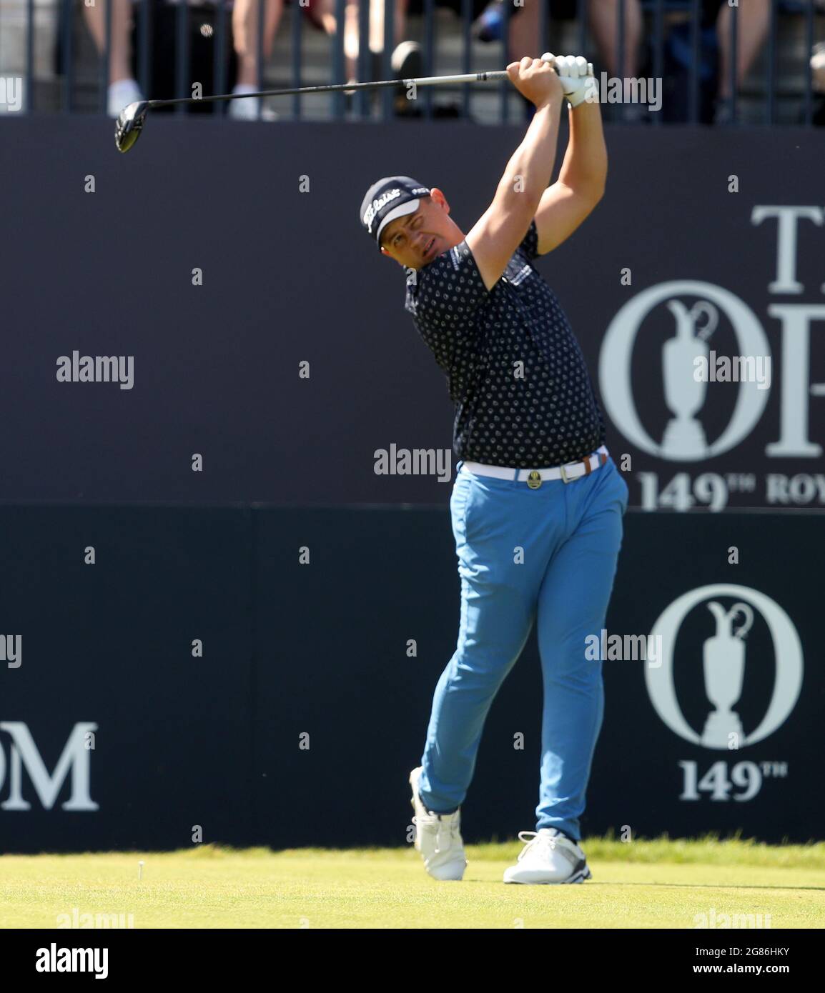 Daniel Van Tonder, d'Afrique du Sud, lors du premier tee du troisième jour de l'Open au Royal St George's Golf Club de Sandwich, dans le Kent. Date de la photo: Samedi 17 juillet 2021. Banque D'Images