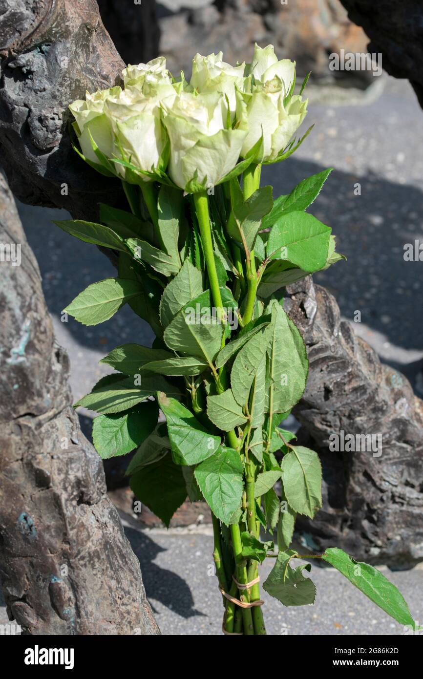 Fleurs au Monument de l'esclavage à Amsterdam, pays-Bas 2-7-2021 Banque D'Images