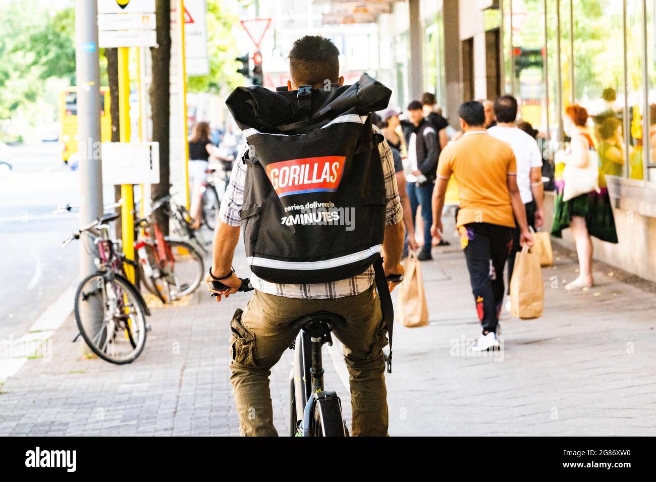 Berlin, Allemagne. 17 juillet 2021. Le travailleur de gorilles a fait une démonstration pour de meilleures conditions de travail à Berlin le 17.07.21. Les travailleurs protestent, en raison des mauvaises conditions de travail et des mauvais matériaux. Crédit : Tim Eckert/Alay Live News Banque D'Images