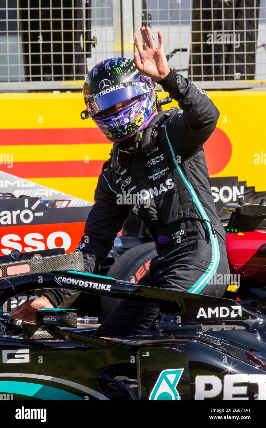 Mercedes amg petronas pilote lewis hamilton vagues Banque de