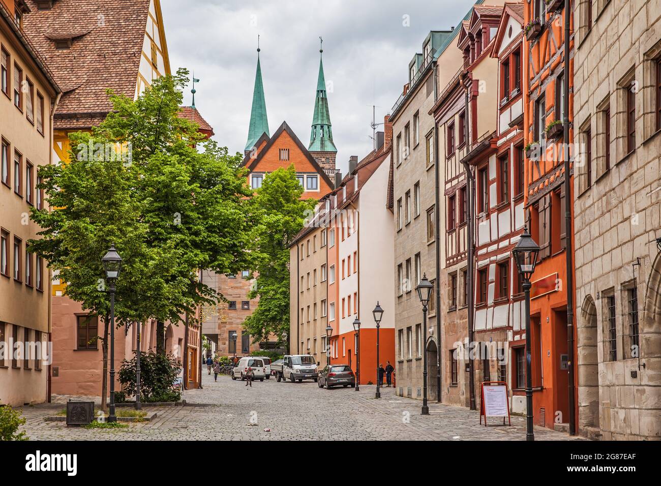 Nuremberg, Allemagne - 17 mai 2016 : rue dans la vieille ville de Nuremberg. Paysage urbain Banque D'Images