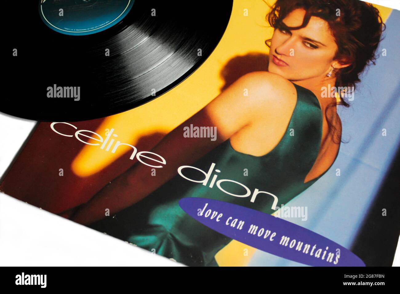 Pop, gospel et soul artiste, Céline Dion album de musique sur disque vinyle LP disque. Intitulé: Love CAN Move Mountains album couverture Banque D'Images