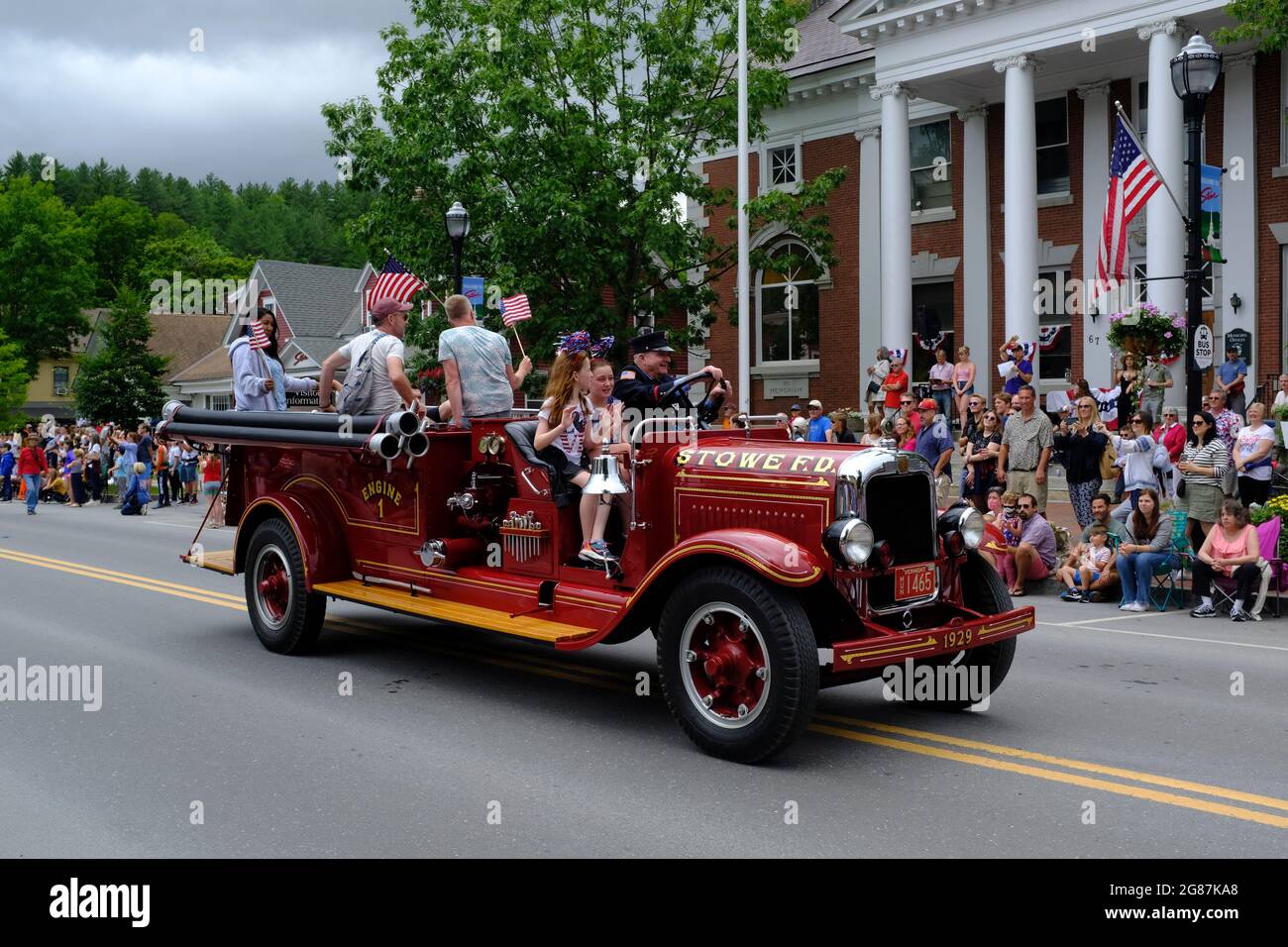 Un moteur d'incendie de 1929 dans la parade du 4 juillet à Stowe, Vermont Banque D'Images