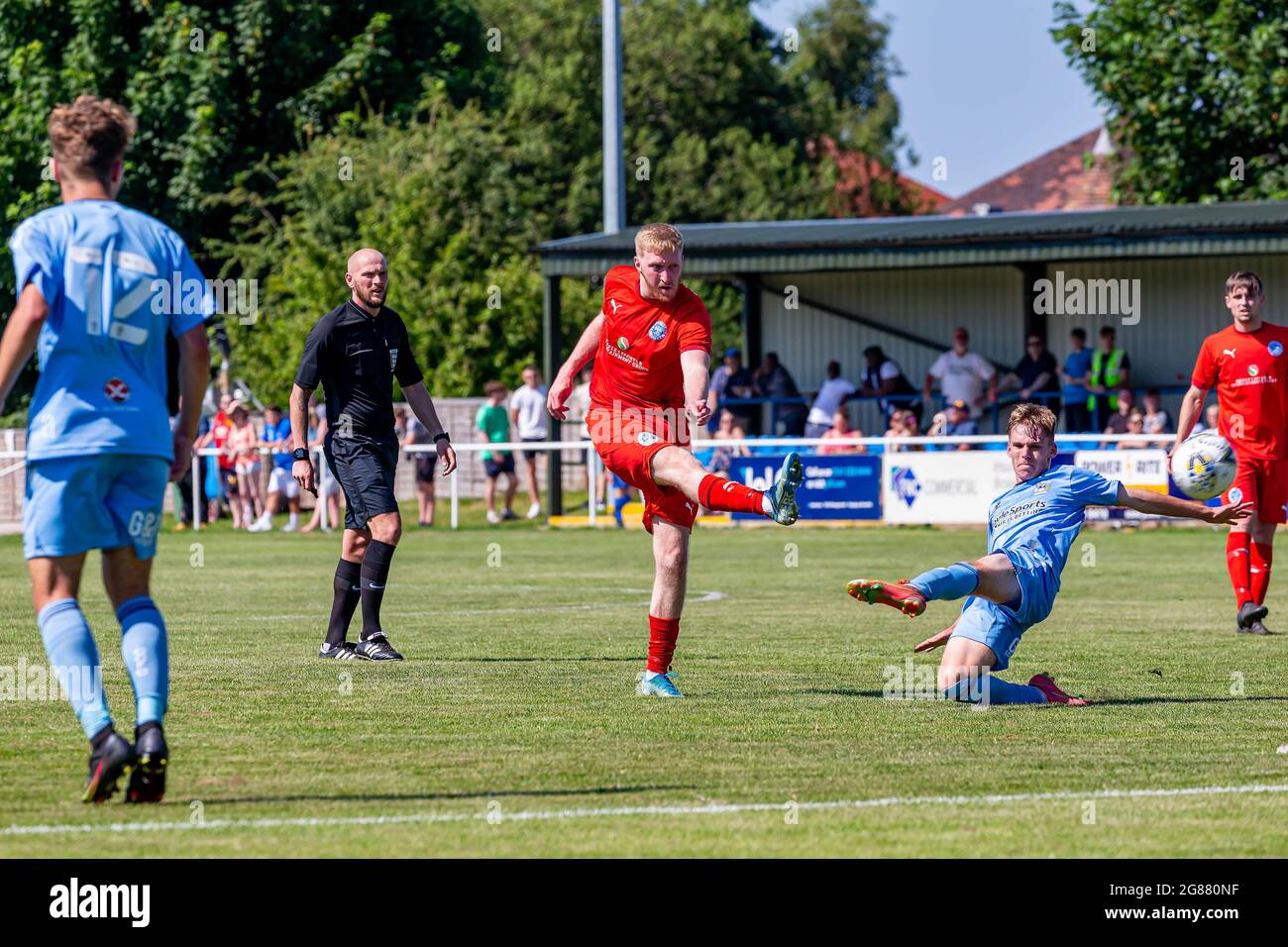 Warrington Rylands 1906 FC a accueilli le Coventry City FC U23 dans leur troisième match de football pré-saison de la saison 2021-2022 Banque D'Images