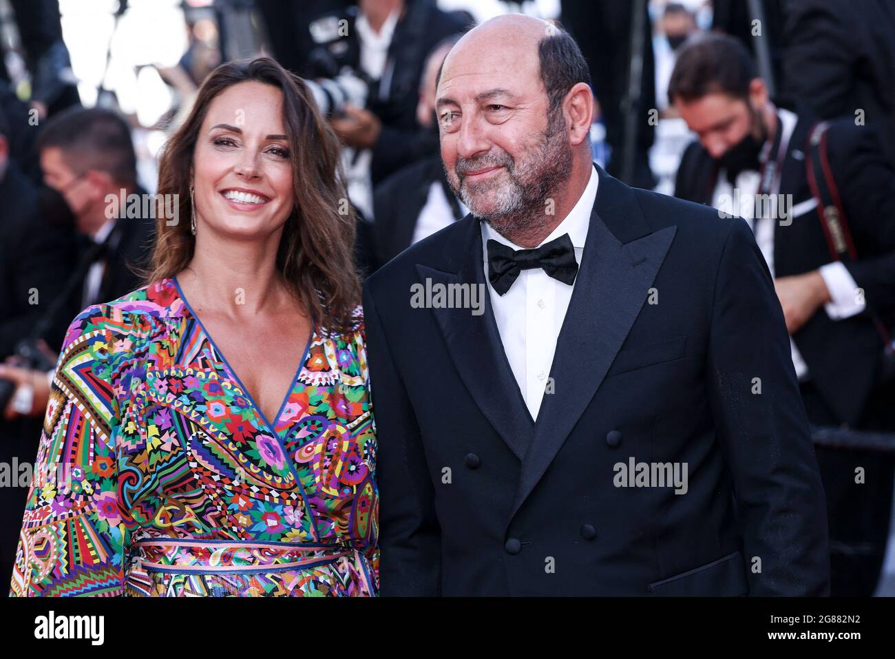 Cannes, France. 17 juillet 2021. CANNES - JUILLET 17: Julia Vignali et Kad Merad arrivent à la CÉRÉMONIE DE CLOTURE et à la première de ' OSS 117 : ALERTE ROUGE en AFRIQUE NOIRE ' pendant le 74e Festival de Cannes le 17 juillet 2021 au Palais des Festivals de Cannes, France. (Photo de Lyvans Boolaky/ÙPtertainment/Sipa USA) crédit: SIPA USA/Alay Live News Banque D'Images