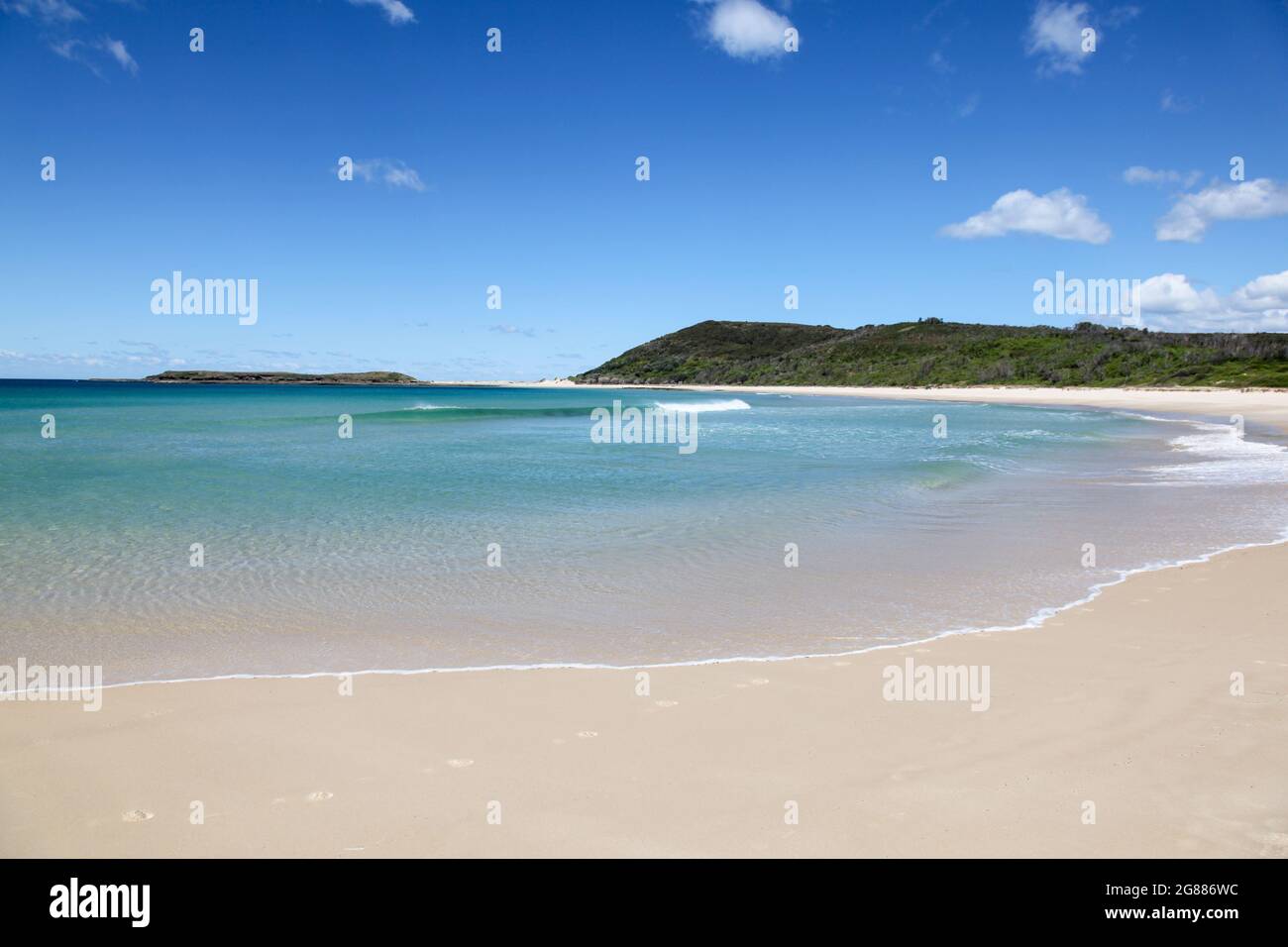 Moonee Beach est situé sur la côte centrale de Nouvelle-Galles du Sud au sud de Newcastle. Il y a de nombreuses plages extraordinaires dans la région et des possibilités de marche. Banque D'Images
