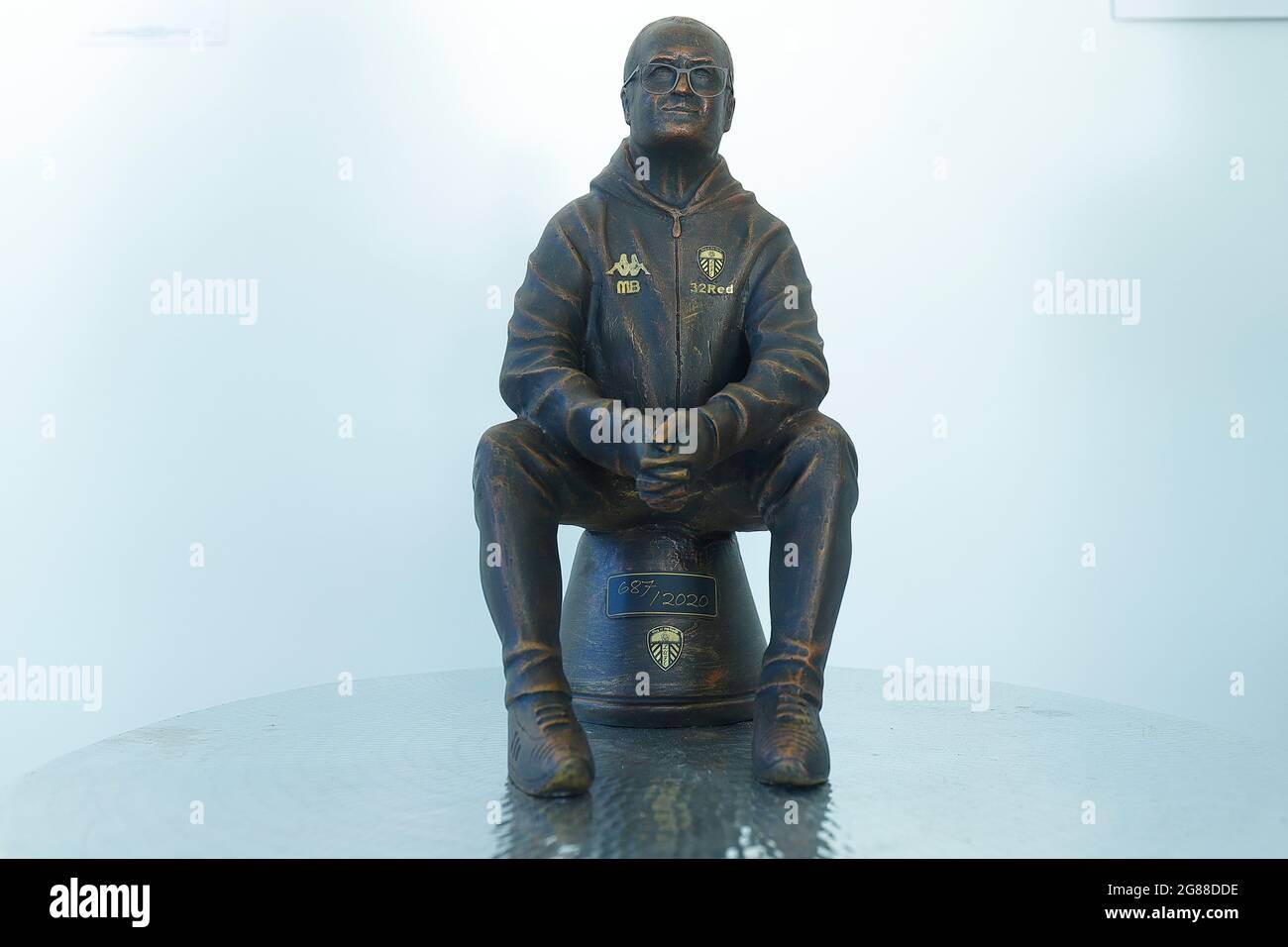 Une sculpture en bronze de Marcelo Bielsa, directeur du club de football de Leeds United, créée par Tony Clark de Clarks Sculptures Banque D'Images