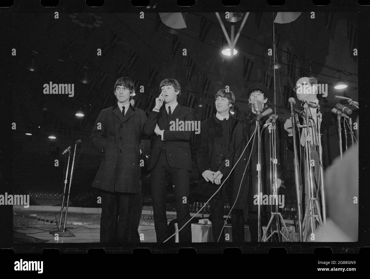 Les Beatles arrivent et conférence de presse (rock & rollers britanniques) Washington, 11 février 1964. Trikosko, Marion S., photographe. Banque D'Images