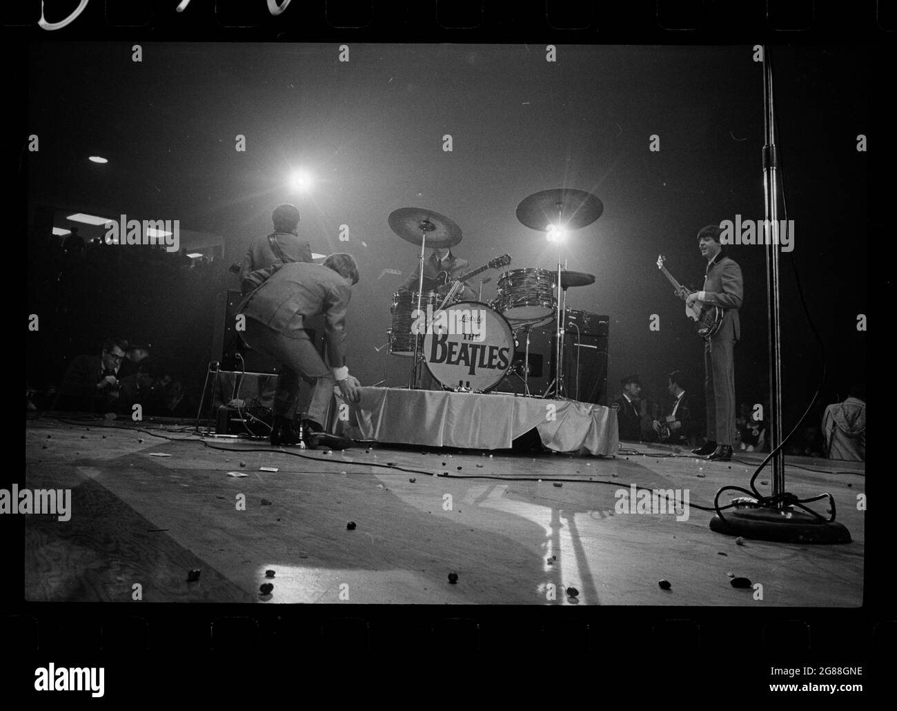 Les Beatles sur scène – groupe britannique de Rock and Roll au Washington Coliseum. 11 février 1964. Trikosko, Marion S., photographe. Banque D'Images