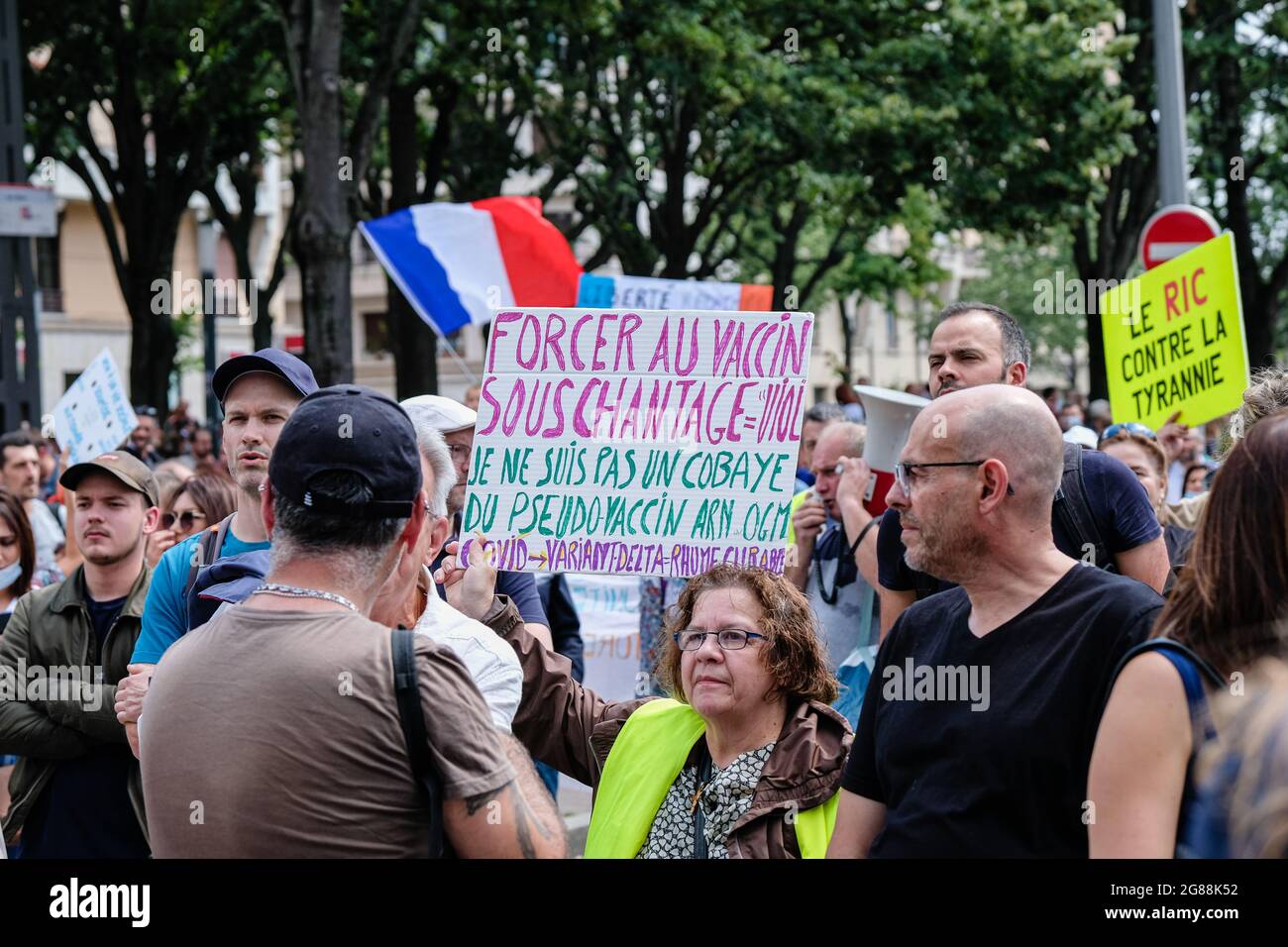 Lyon (France), 17 juillet 2021. Selon la préfecture, la manifestation anti-sanitaire avec 900 manifestants a été bloquée par les forces d'orde Banque D'Images