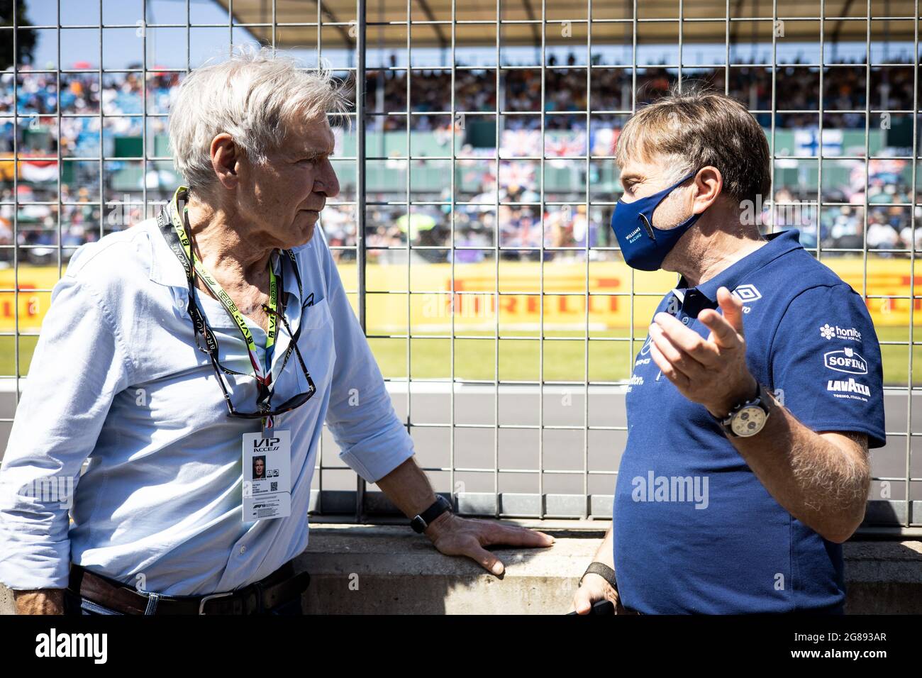 (De gauche à droite): Harrison Ford (USA) acteur avec Jost Capito (GER) Williams Racing Chief Executive Officer. Grand Prix de Grande-Bretagne, dimanche 18 juillet 2021. Silverstone, Angleterre. Banque D'Images