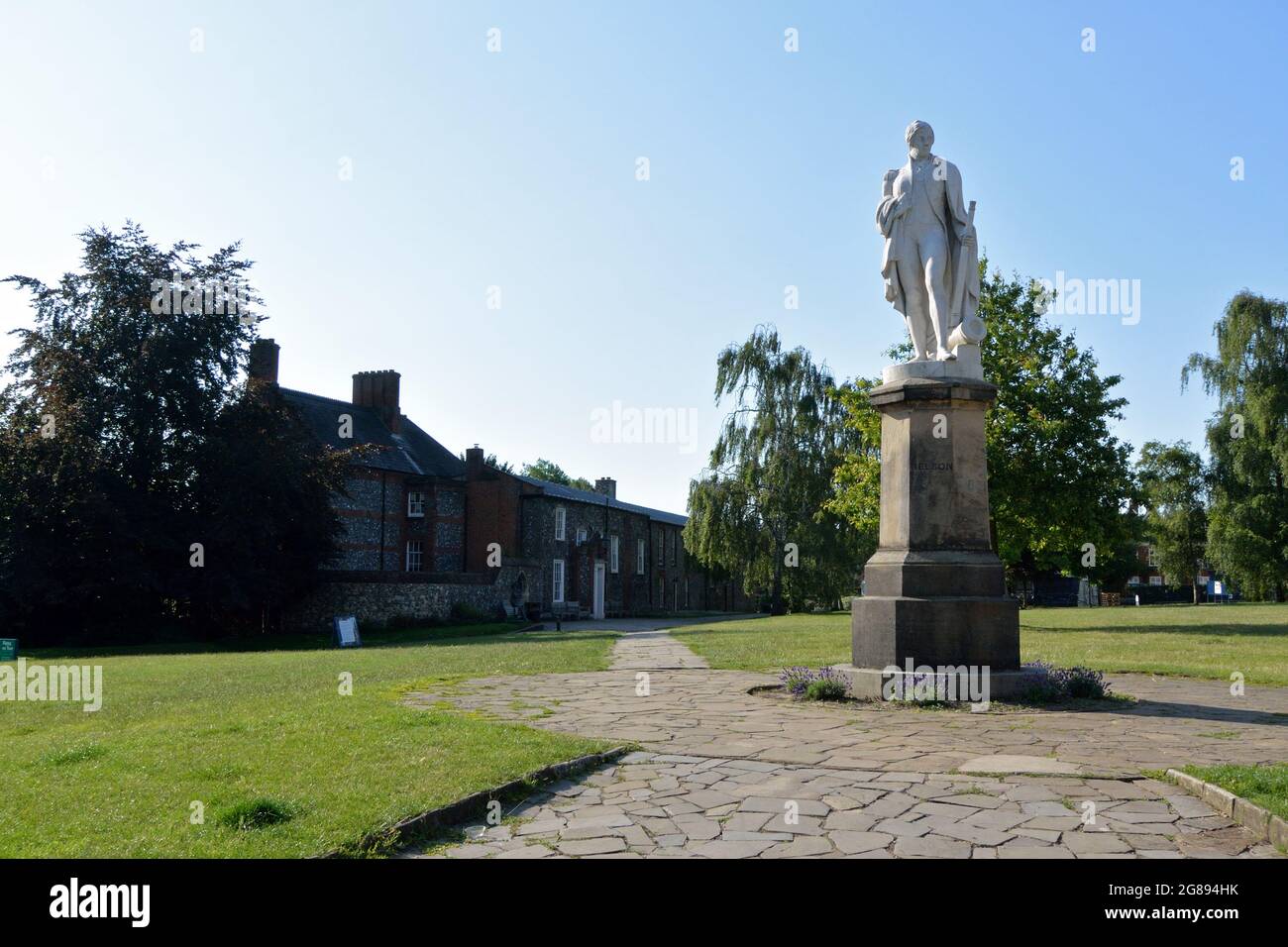 Statue de Lord Nelson à Norwich Cathedral Close, Norwich, Royaume-Uni Banque D'Images