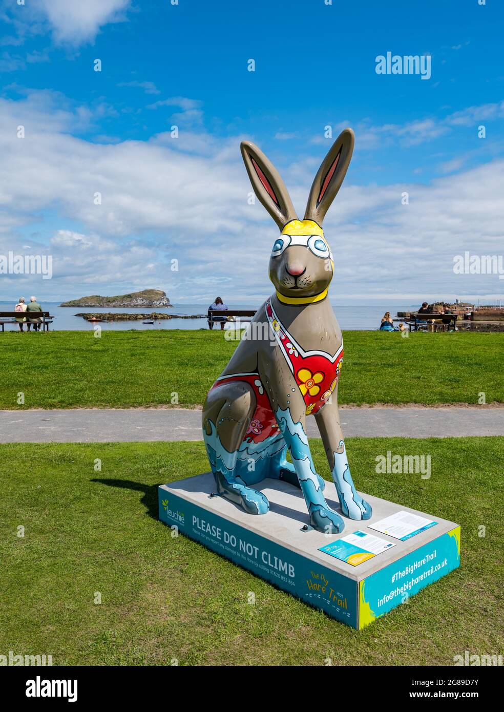 Sculpture d'œuvres d'art de lièvre géant, événement du Big Hare Trail, Elcho Green, West Bay, North Berwick, East Lothian, Écosse, Royaume-Uni Banque D'Images