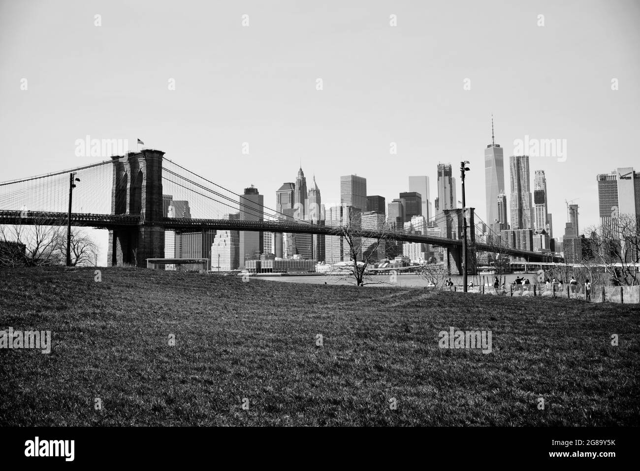 Pont de Brooklyn avec Lower Manhattan en arrière-plan Banque D'Images