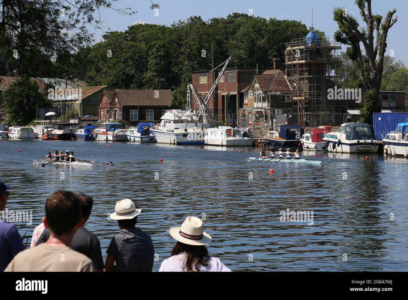 Londres, Royaume-Uni, 18 juillet 2021. W J14 4x+Z Putney High School et Walton RC. 154e Régate amateur de Molesey, rivière Thames, Hurst Park Riverside, East Molesey, près de Hampton court, Surrey, Angleterre, Grande-Bretagne, Royaume-Uni, Royaume-Uni, Europe. Courses juniors de quad pour femmes à la compétition d'aviron amateur annuelle et à l'événement social établi en 1867. Crédit : Ian Bottle/Alay Live News Banque D'Images Londres, Royaume-Uni, 18 juillet 2021. W J14 4x+Z Putney High School et Walton RC. 154e Régate amateur de Molesey, rivière Thames, Hurst Park Riverside, East Molesey, près de Hampton court, Surrey, Angleterre, Grande-Bretagne, Royaume-Uni, Royaume-Uni, Europe. Courses juniors de quad pour femmes à la compétition d'aviron amateur annuelle et à l'événement social établi en 1867. Crédit : Ian Bottle/Alay Live News Banque D'Images