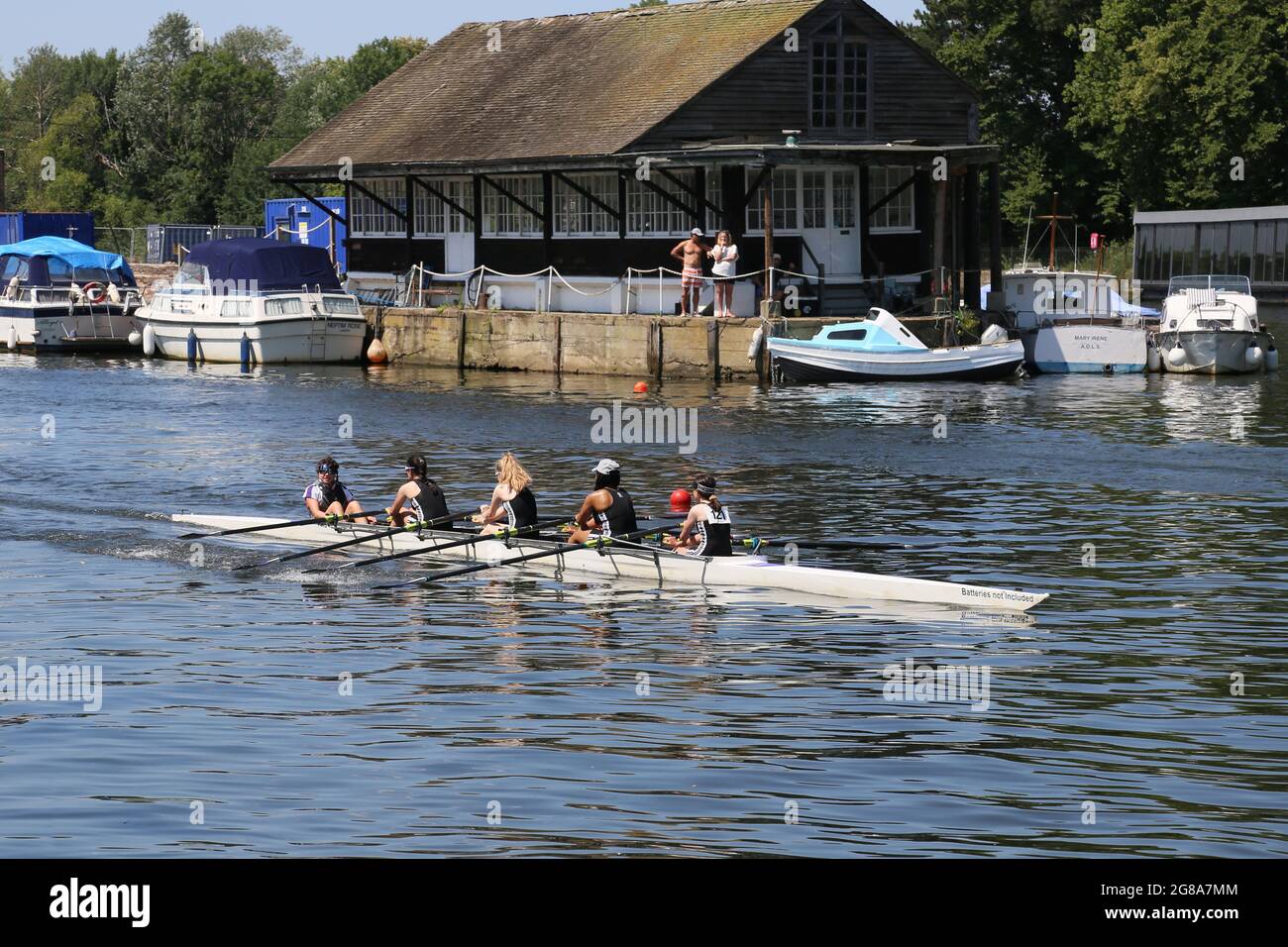 Londres, Royaume-Uni, 18 juillet 2021. École secondaire J14 4x+Z Putney femmes. 154e Régate amateur de Molesey, rivière Thames, Hurst Park Riverside, East Molesey, près de Hampton court, Surrey, Angleterre, Grande-Bretagne, Royaume-Uni, Royaume-Uni, Europe. Courses juniors de quad pour femmes à la compétition d'aviron amateur annuelle et à l'événement social établi en 1867. Crédit : Ian Bottle/Alay Live News Banque D'Images Londres, Royaume-Uni, 18 juillet 2021. École secondaire J14 4x+Z Putney femmes. 154e Régate amateur de Molesey, rivière Thames, Hurst Park Riverside, East Molesey, près de Hampton court, Surrey, Angleterre, Grande-Bretagne, Royaume-Uni, Royaume-Uni, Europe. Courses juniors de quad pour femmes à la compétition d'aviron amateur annuelle et à l'événement social établi en 1867. Crédit : Ian Bottle/Alay Live News Banque D'Images