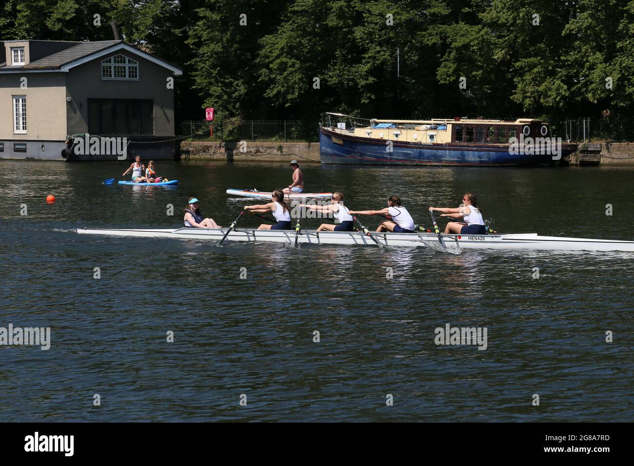 Londres, Royaume-Uni, 18 juillet 2021. J13 4x+A Henley RC femmes. 154e Régate amateur de Molesey, rivière Thames, Hurst Park Riverside, East Molesey, près de Hampton court, Surrey, Angleterre, Grande-Bretagne, Royaume-Uni, Royaume-Uni, Europe. Courses juniors de quad pour femmes à la compétition d'aviron amateur annuelle et à l'événement social établi en 1867. Crédit : Ian Bottle/Alay Live News Banque D'Images Londres, Royaume-Uni, 18 juillet 2021. J13 4x+A Henley RC femmes. 154e Régate amateur de Molesey, rivière Thames, Hurst Park Riverside, East Molesey, près de Hampton court, Surrey, Angleterre, Grande-Bretagne, Royaume-Uni, Royaume-Uni, Europe. Courses juniors de quad pour femmes à la compétition d'aviron amateur annuelle et à l'événement social établi en 1867. Crédit : Ian Bottle/Alay Live News Banque D'Images