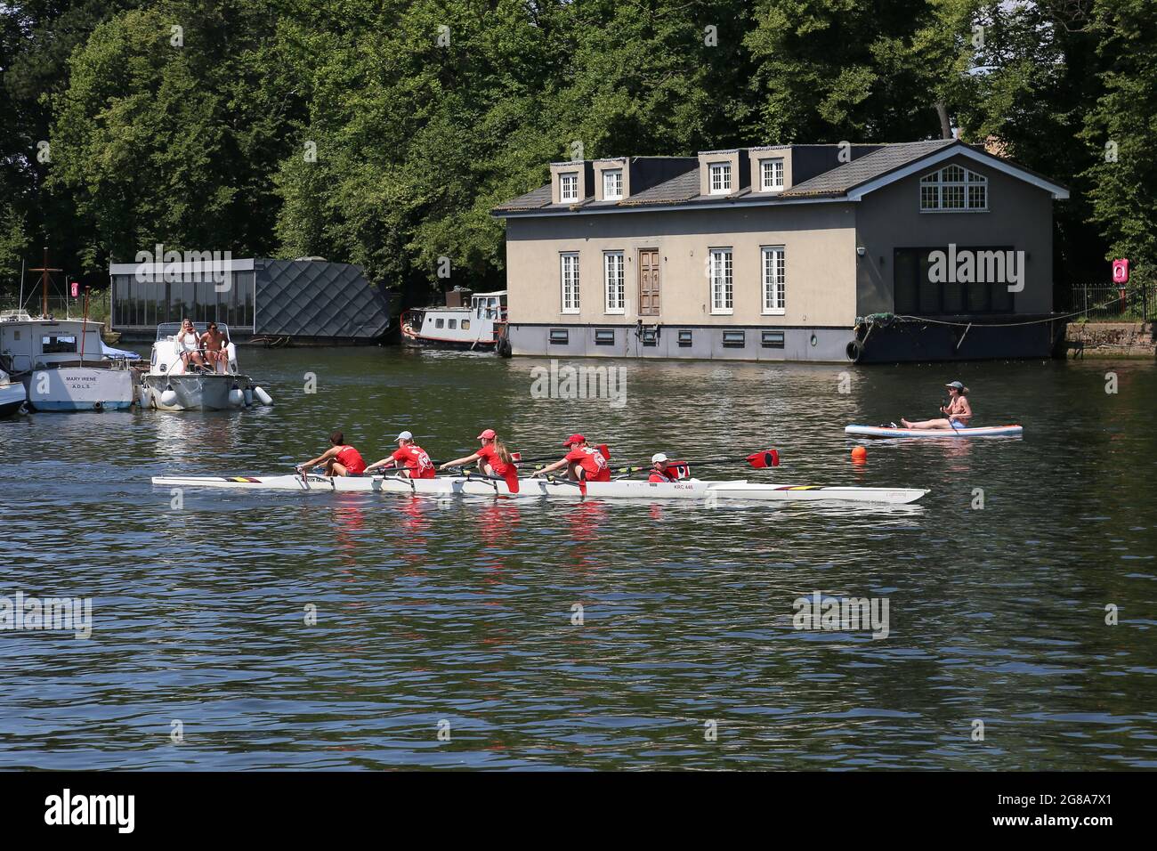 Londres, Royaume-Uni, 18 juillet 2021. W J13 4x+A Kingston RC. 154e Régate amateur de Molesey, rivière Thames, Hurst Park Riverside, East Molesey, près de Hampton court, Surrey, Angleterre, Grande-Bretagne, Royaume-Uni, Royaume-Uni, Europe. Courses juniors de quad pour femmes à la compétition d'aviron amateur annuelle et à l'événement social établi en 1867. Crédit : Ian Bottle/Alay Live News Banque D'Images Londres, Royaume-Uni, 18 juillet 2021. W J13 4x+A Kingston RC. 154e Régate amateur de Molesey, rivière Thames, Hurst Park Riverside, East Molesey, près de Hampton court, Surrey, Angleterre, Grande-Bretagne, Royaume-Uni, Royaume-Uni, Europe. Courses juniors de quad pour femmes à la compétition d'aviron amateur annuelle et à l'événement social établi en 1867. Crédit : Ian Bottle/Alay Live News Banque D'Images
