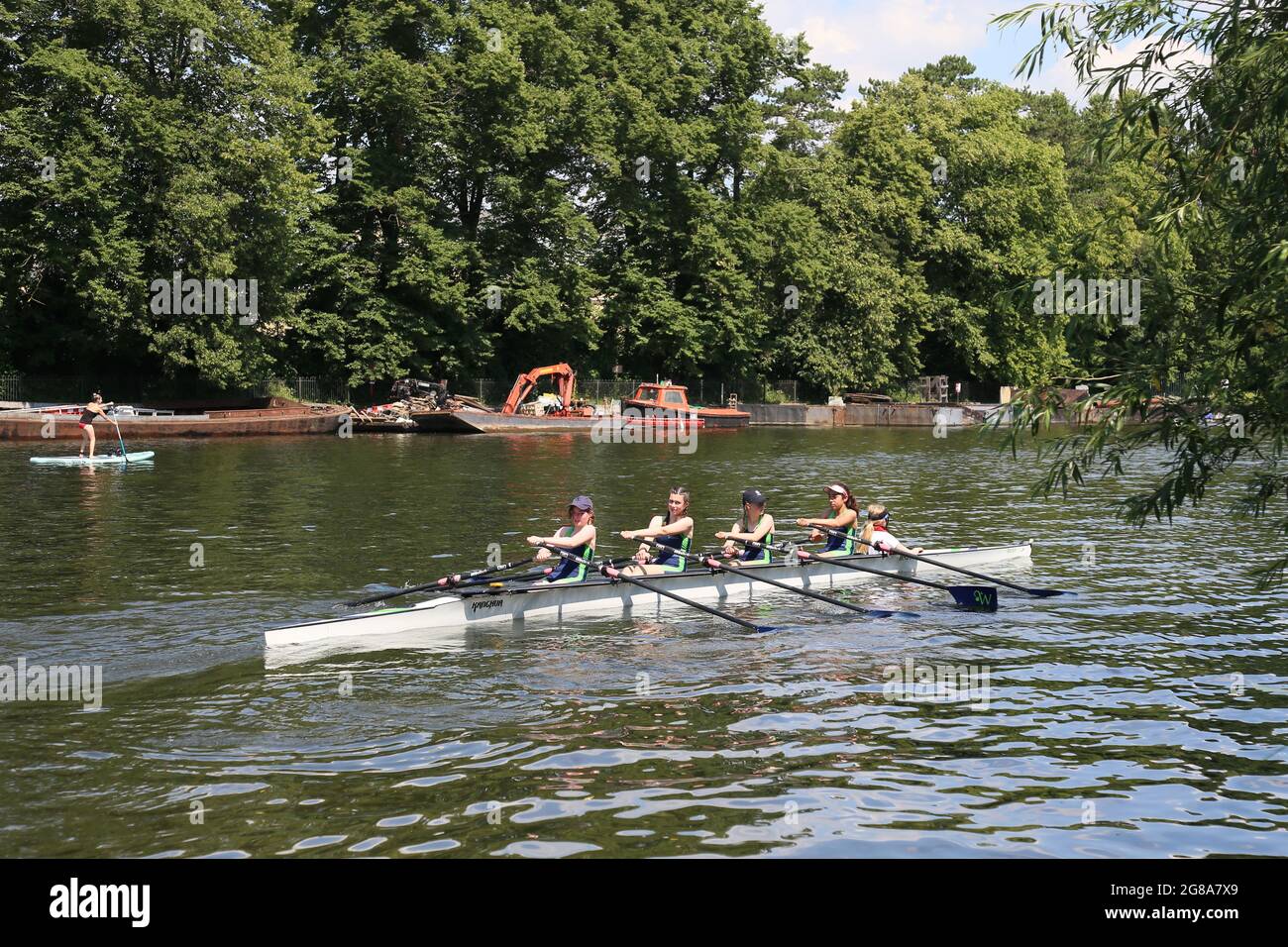 Londres, Royaume-Uni, 18 juillet 2021. École secondaire W J13 4x+Z Wimbledon. 154e Régate amateur de Molesey, rivière Thames, Hurst Park Riverside, East Molesey, près de Hampton court, Surrey, Angleterre, Grande-Bretagne, Royaume-Uni, Royaume-Uni, Europe. Courses juniors de quad pour femmes à la compétition d'aviron amateur annuelle et à l'événement social établi en 1867. Crédit : Ian Bottle/Alay Live News Banque D'Images Londres, Royaume-Uni, 18 juillet 2021. École secondaire W J13 4x+Z Wimbledon. 154e Régate amateur de Molesey, rivière Thames, Hurst Park Riverside, East Molesey, près de Hampton court, Surrey, Angleterre, Grande-Bretagne, Royaume-Uni, Royaume-Uni, Europe. Courses juniors de quad pour femmes à la compétition d'aviron amateur annuelle et à l'événement social établi en 1867. Crédit : Ian Bottle/Alay Live News Banque D'Images