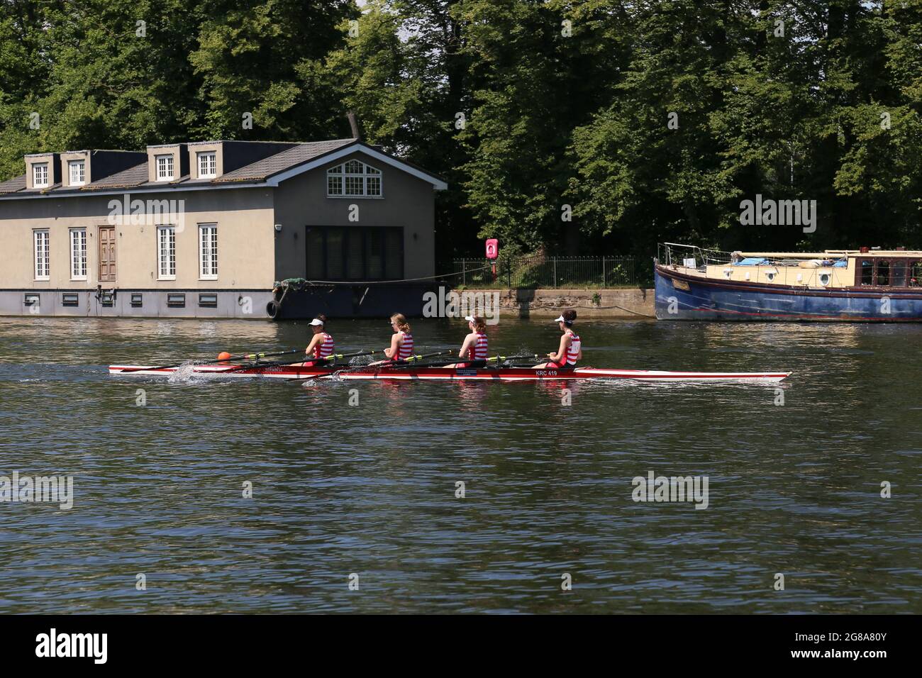 Londres, Royaume-Uni, 18 juillet 2021. W J16 4x- Kingston RC. 154e Régate amateur de Molesey, rivière Thames, Hurst Park Riverside, East Molesey, près de Hampton court, Surrey, Angleterre, Grande-Bretagne, Royaume-Uni, Royaume-Uni, Europe. Courses juniors de quad pour femmes à la compétition d'aviron amateur annuelle et à l'événement social établi en 1867. Crédit : Ian Bottle/Alay Live News Banque D'Images Londres, Royaume-Uni, 18 juillet 2021. W J16 4x- Kingston RC. 154e Régate amateur de Molesey, rivière Thames, Hurst Park Riverside, East Molesey, près de Hampton court, Surrey, Angleterre, Grande-Bretagne, Royaume-Uni, Royaume-Uni, Europe. Courses juniors de quad pour femmes à la compétition d'aviron amateur annuelle et à l'événement social établi en 1867. Crédit : Ian Bottle/Alay Live News Banque D'Images